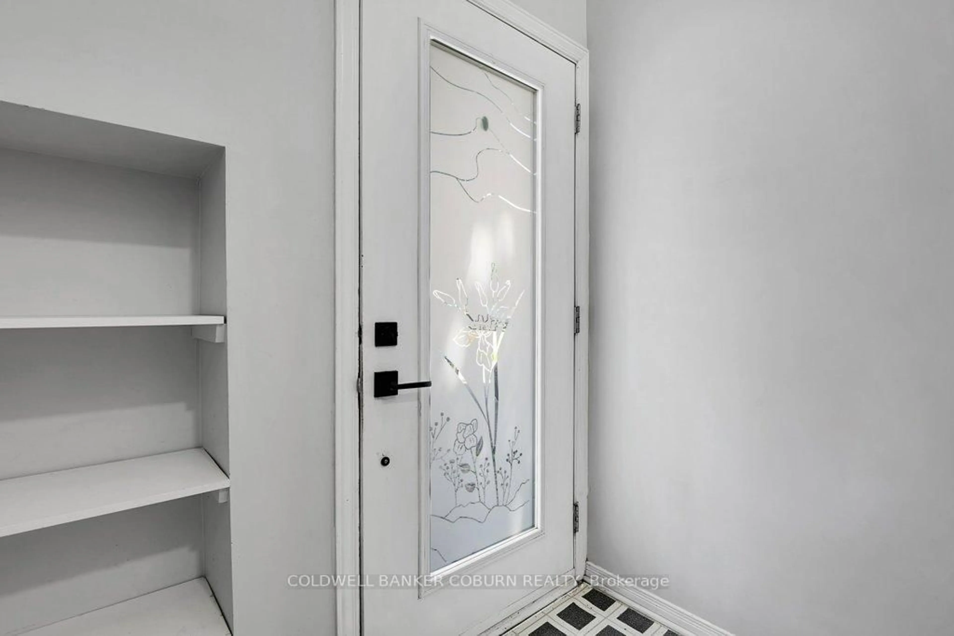 Indoor entryway for 50 B Fifth St, South Dundas Ontario K0C 1X0