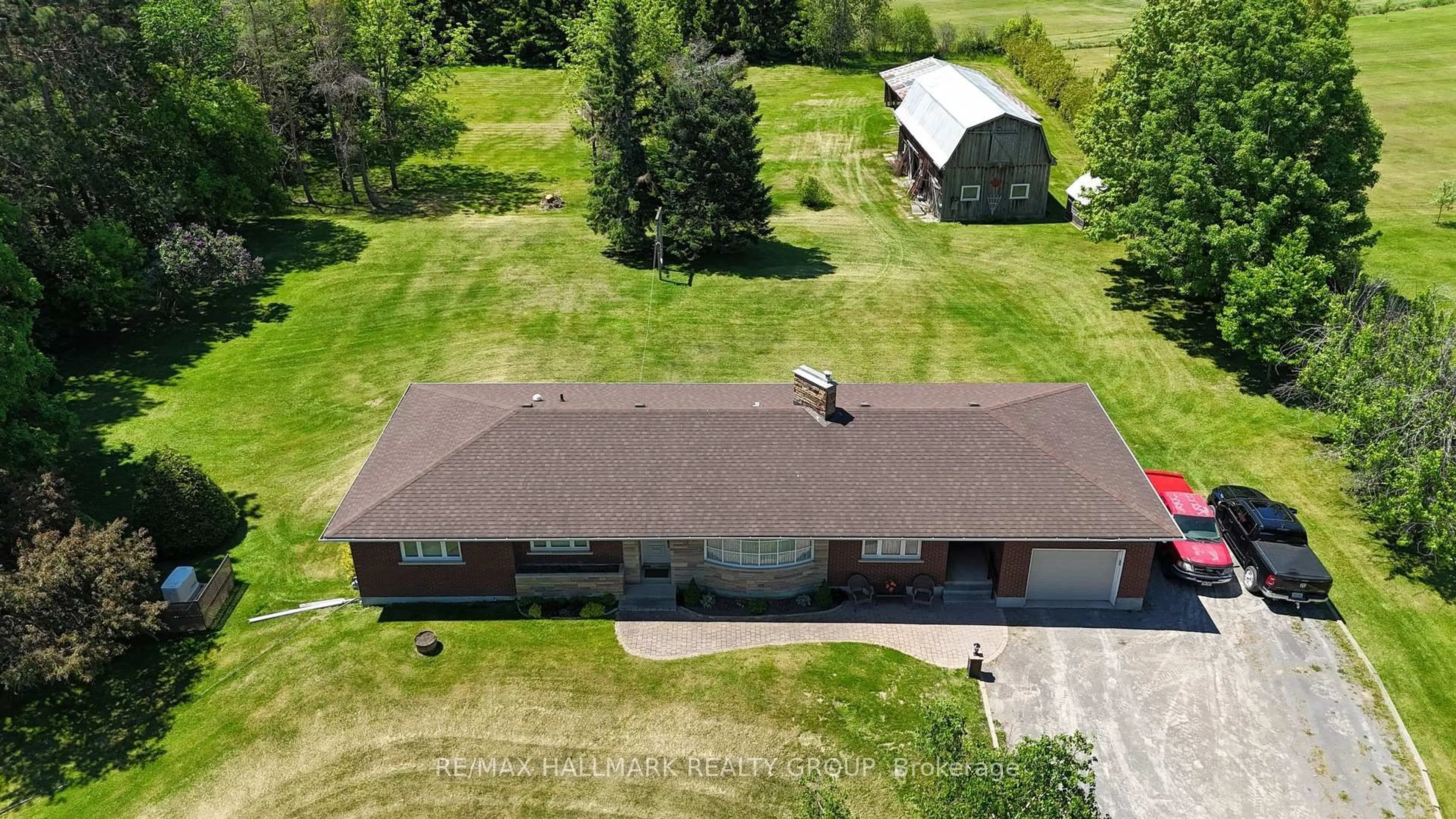 A pic from outside/outdoor area/front of a property/back of a property/a pic from drone, building for 1755 Marchurst Rd, Ottawa Ontario K2K 1X7