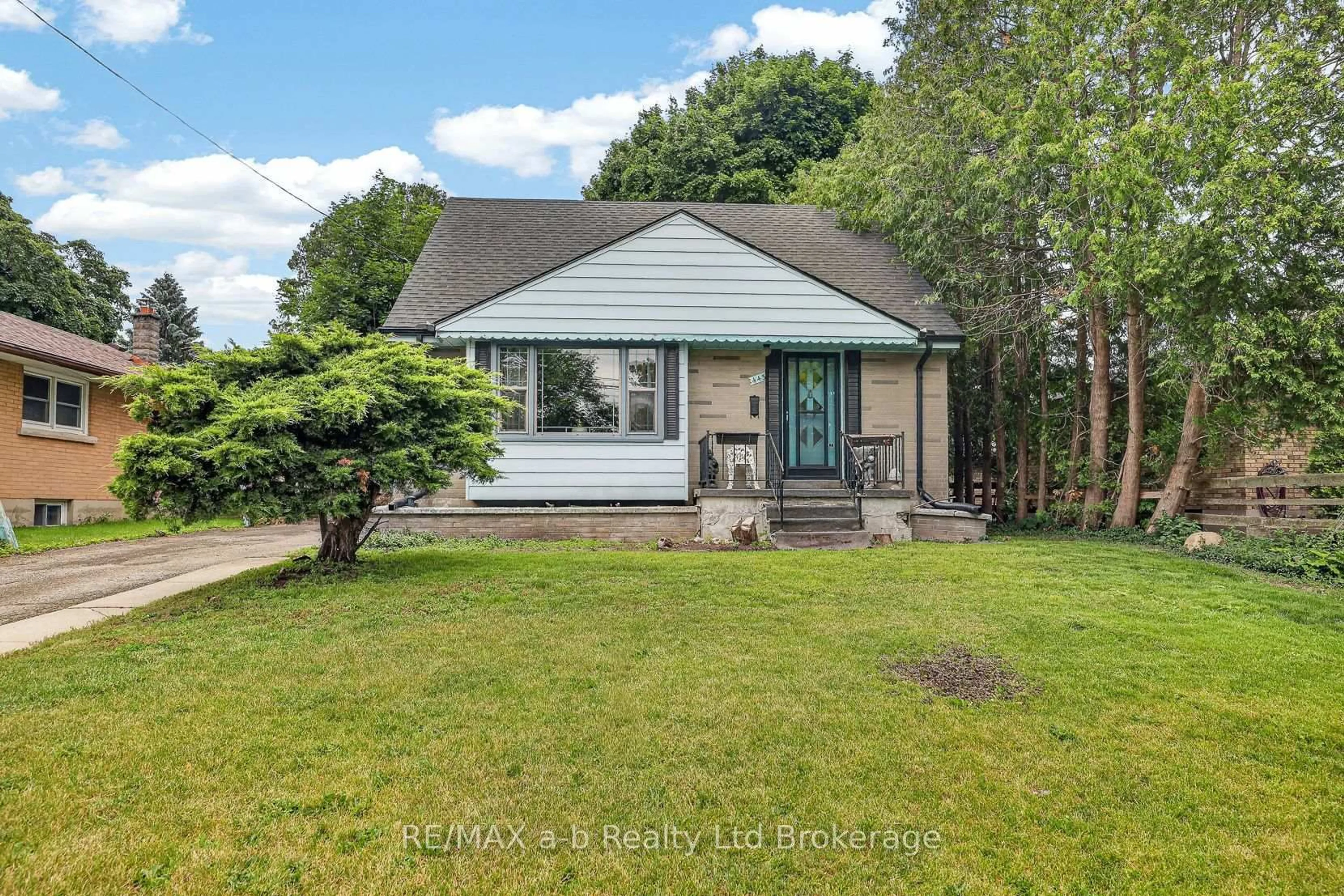 Home with vinyl exterior material, street for 443 Rivercrest Dr, Woodstock Ontario N4S 5W5