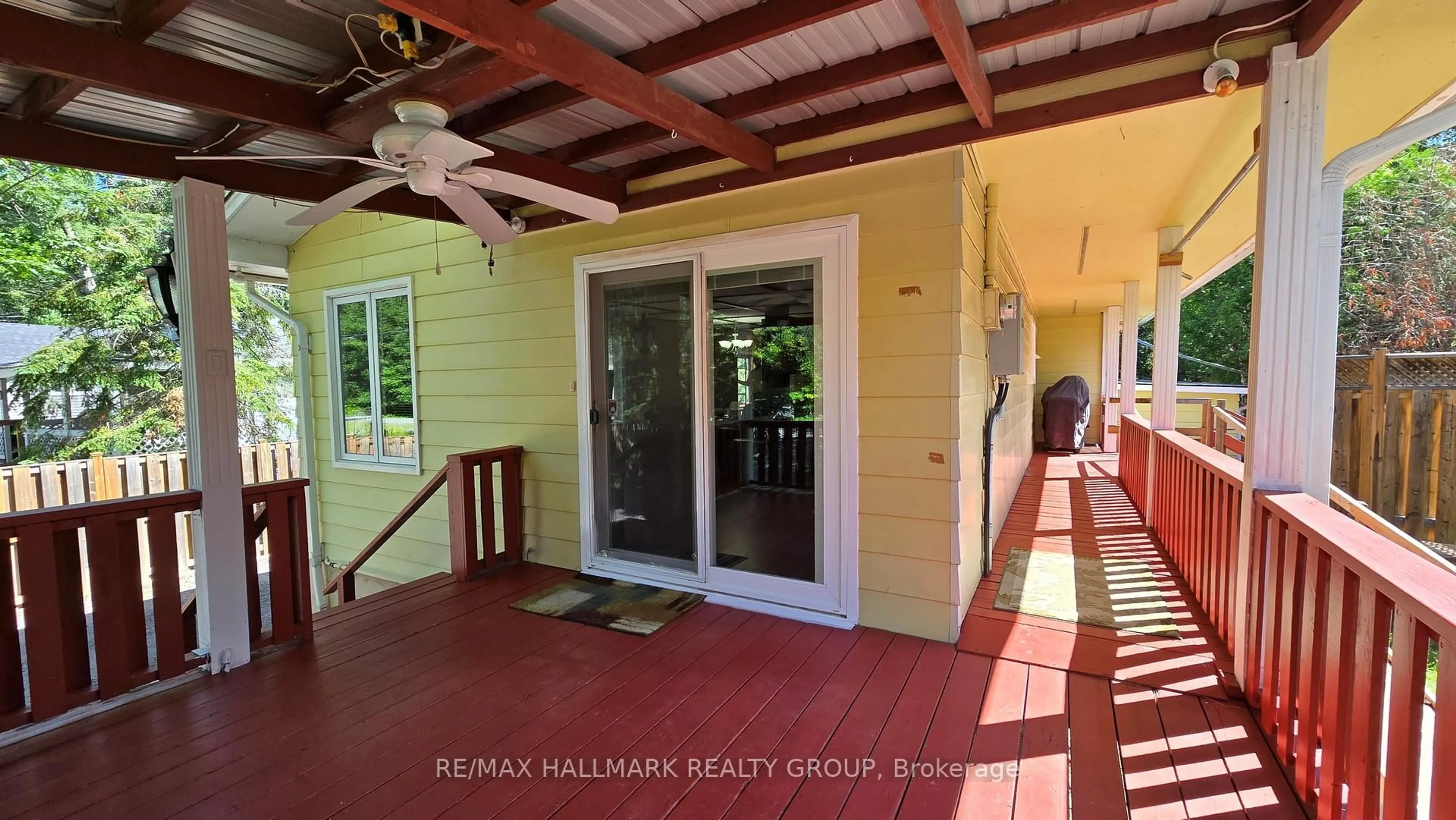 Indoor entryway for 266 Baldwin St, Ottawa Ontario K0A 3M0