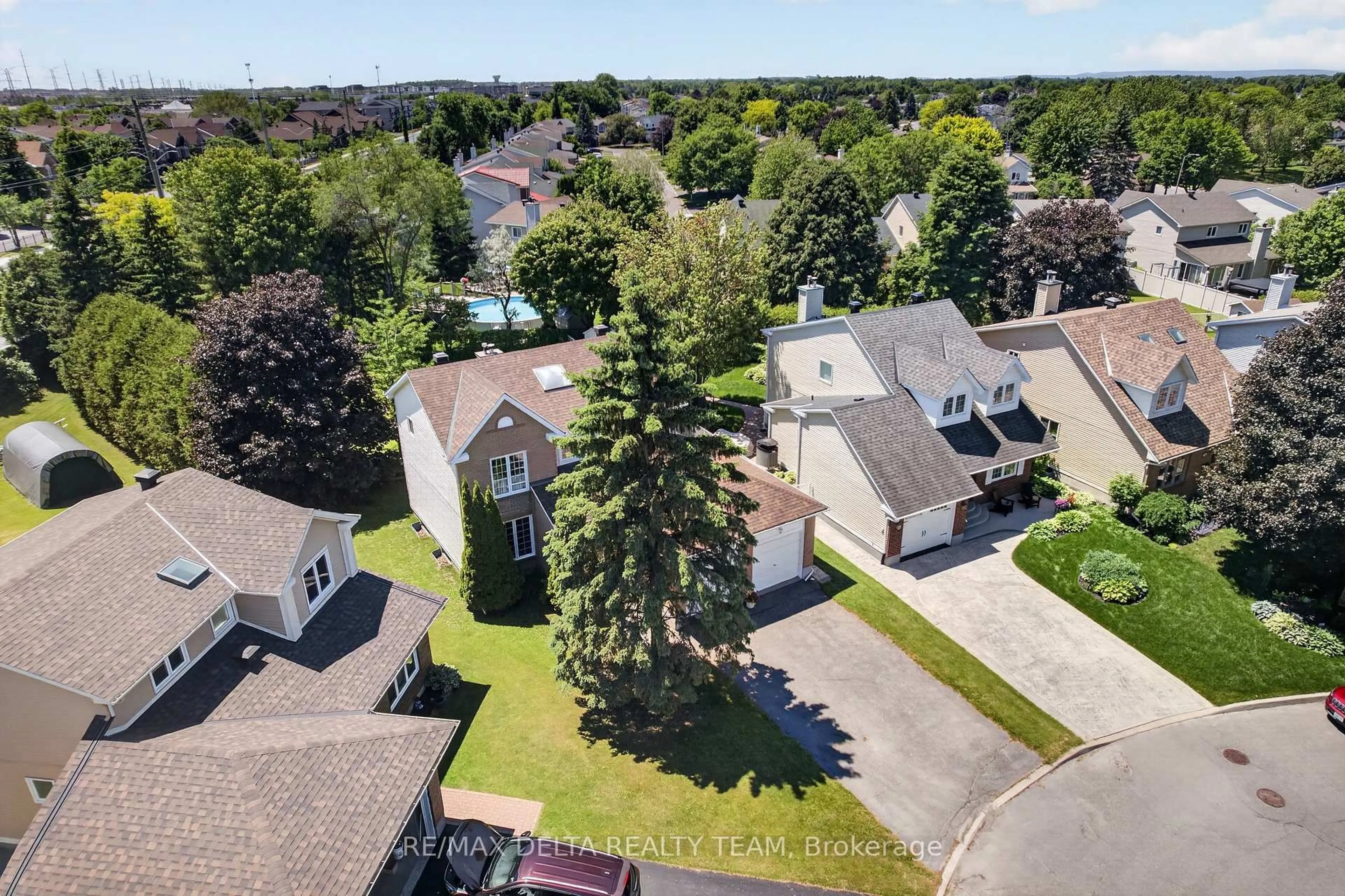 A pic from outside/outdoor area/front of a property/back of a property/a pic from drone, street for 664 Thicket Way, Ottawa Ontario K4A 3B1