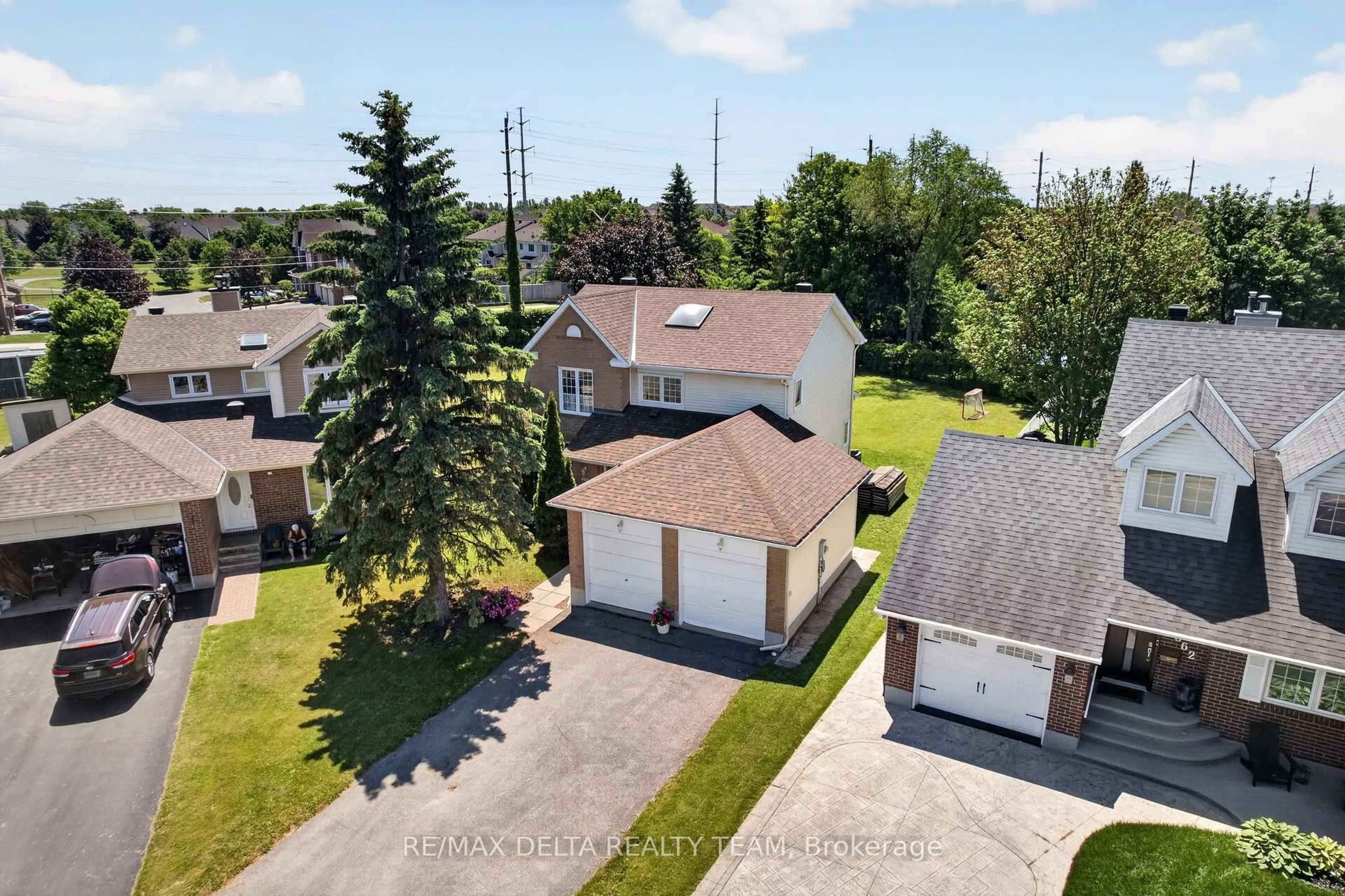 A pic from outside/outdoor area/front of a property/back of a property/a pic from drone, street for 664 Thicket Way, Ottawa Ontario K4A 3B1