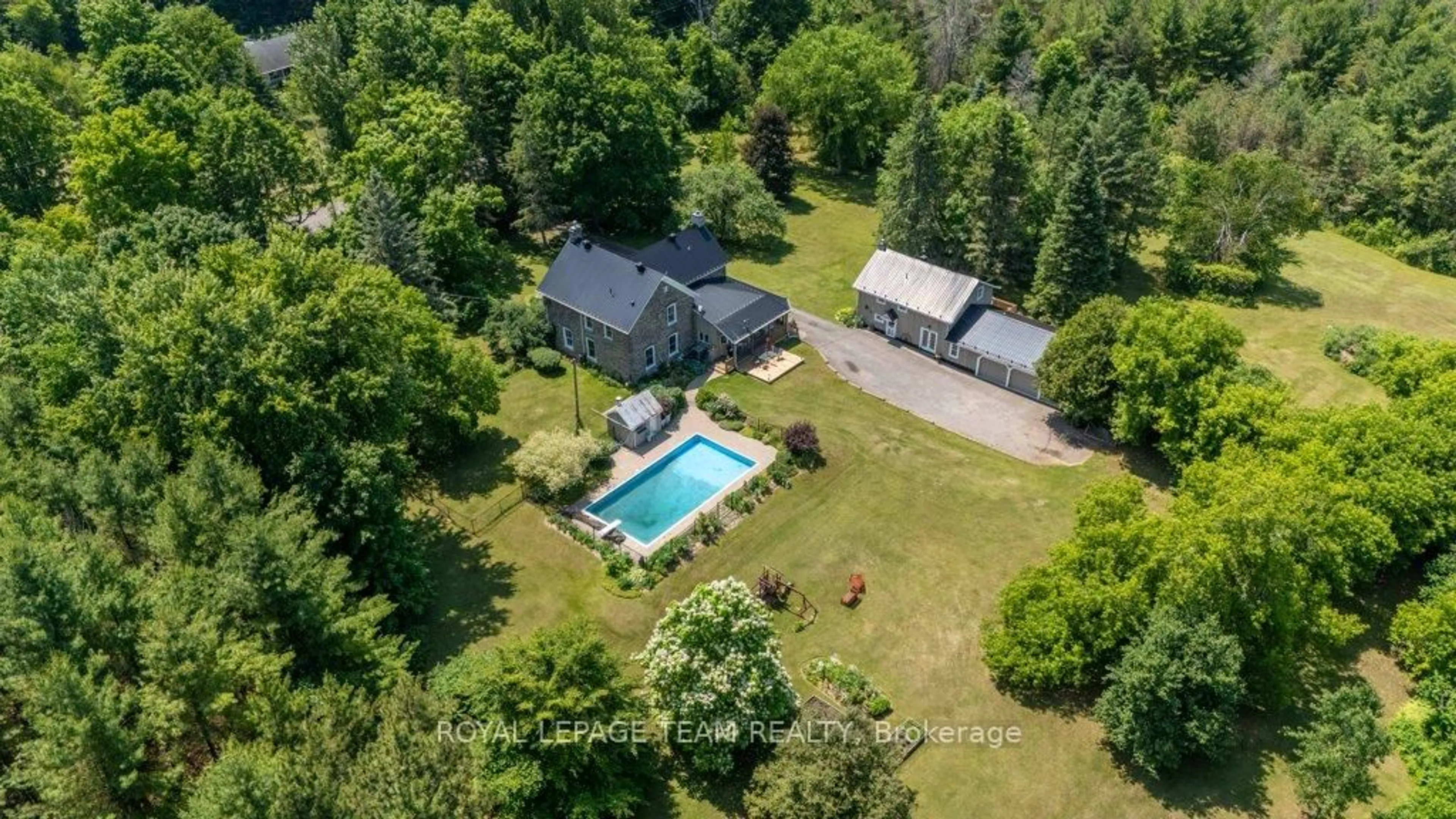A pic from outside/outdoor area/front of a property/back of a property/a pic from drone, unknown for 10095 Shaw Rd, North Dundas Ontario K0E 1S0