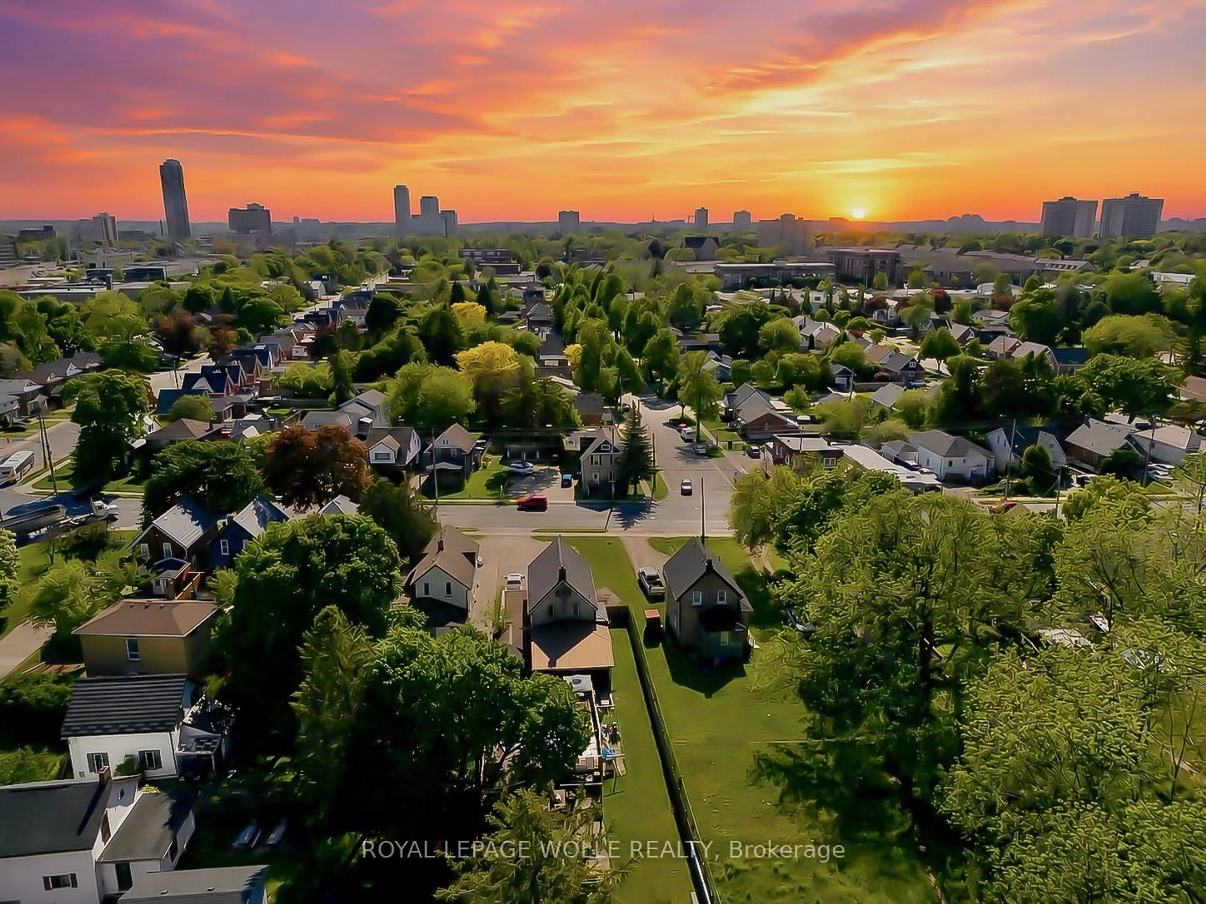 A pic from outside/outdoor area/front of a property/back of a property/a pic from drone, city buildings view from balcony for 87 Lancaster St, Kitchener Ontario N2H 4T3