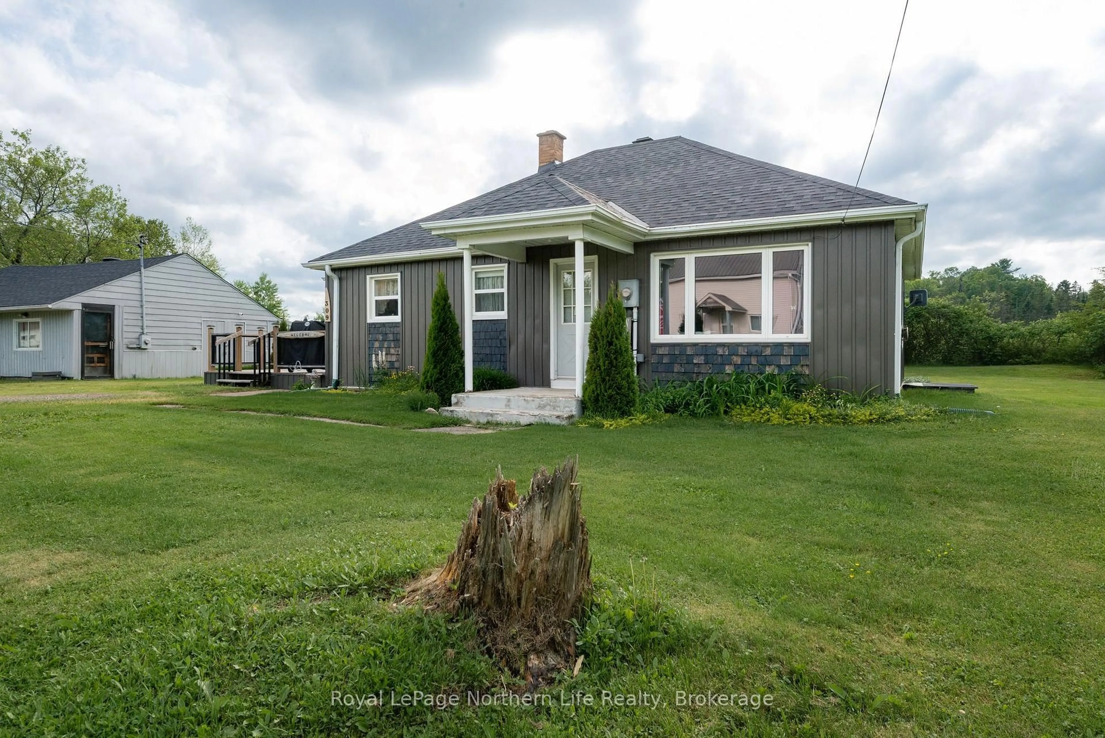 A pic from outside/outdoor area/front of a property/back of a property/a pic from drone, street for 309 Mark St, Bonfield Ontario P0H 1E0