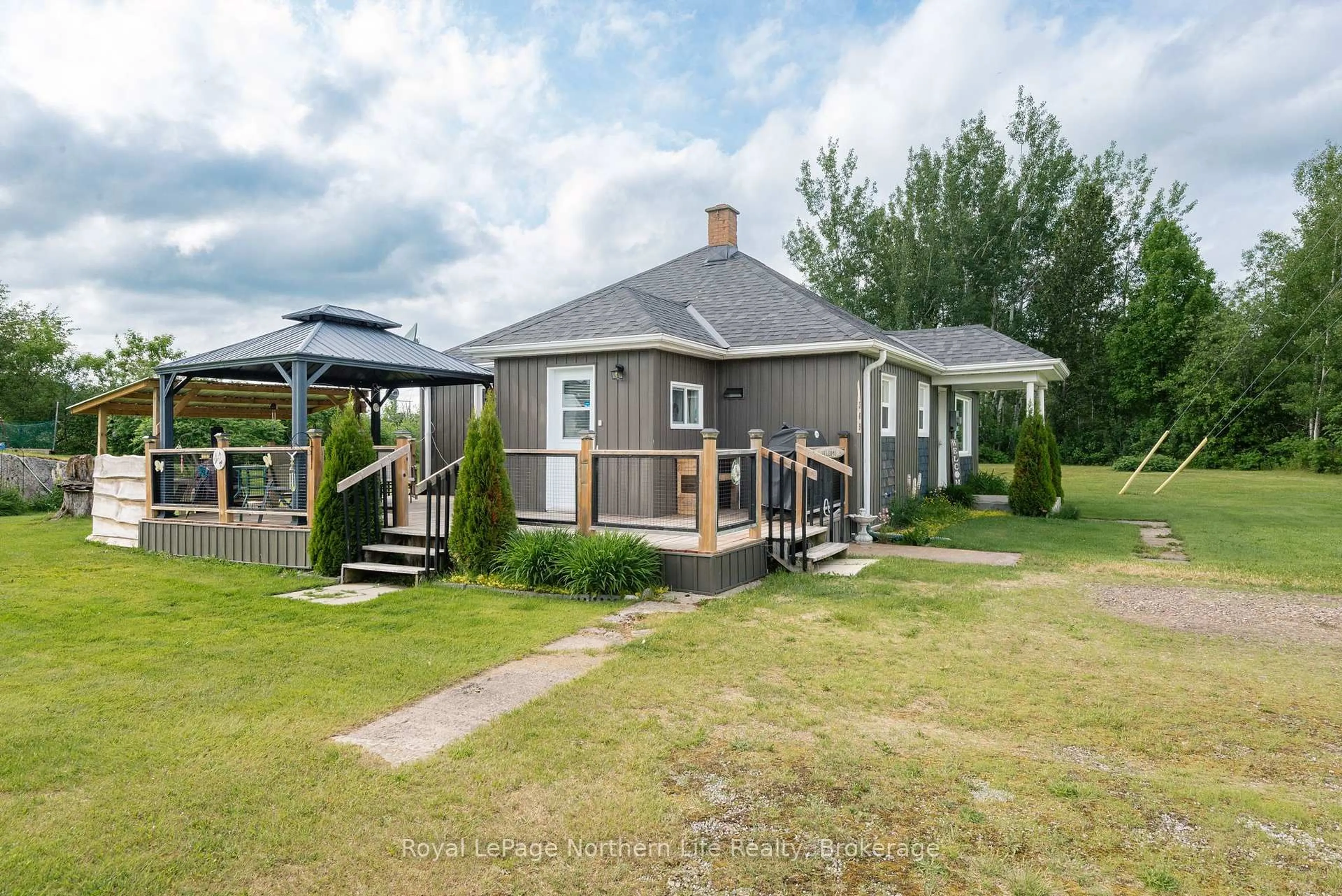 A pic from outside/outdoor area/front of a property/back of a property/a pic from drone, building for 309 Mark St, Bonfield Ontario P0H 1E0