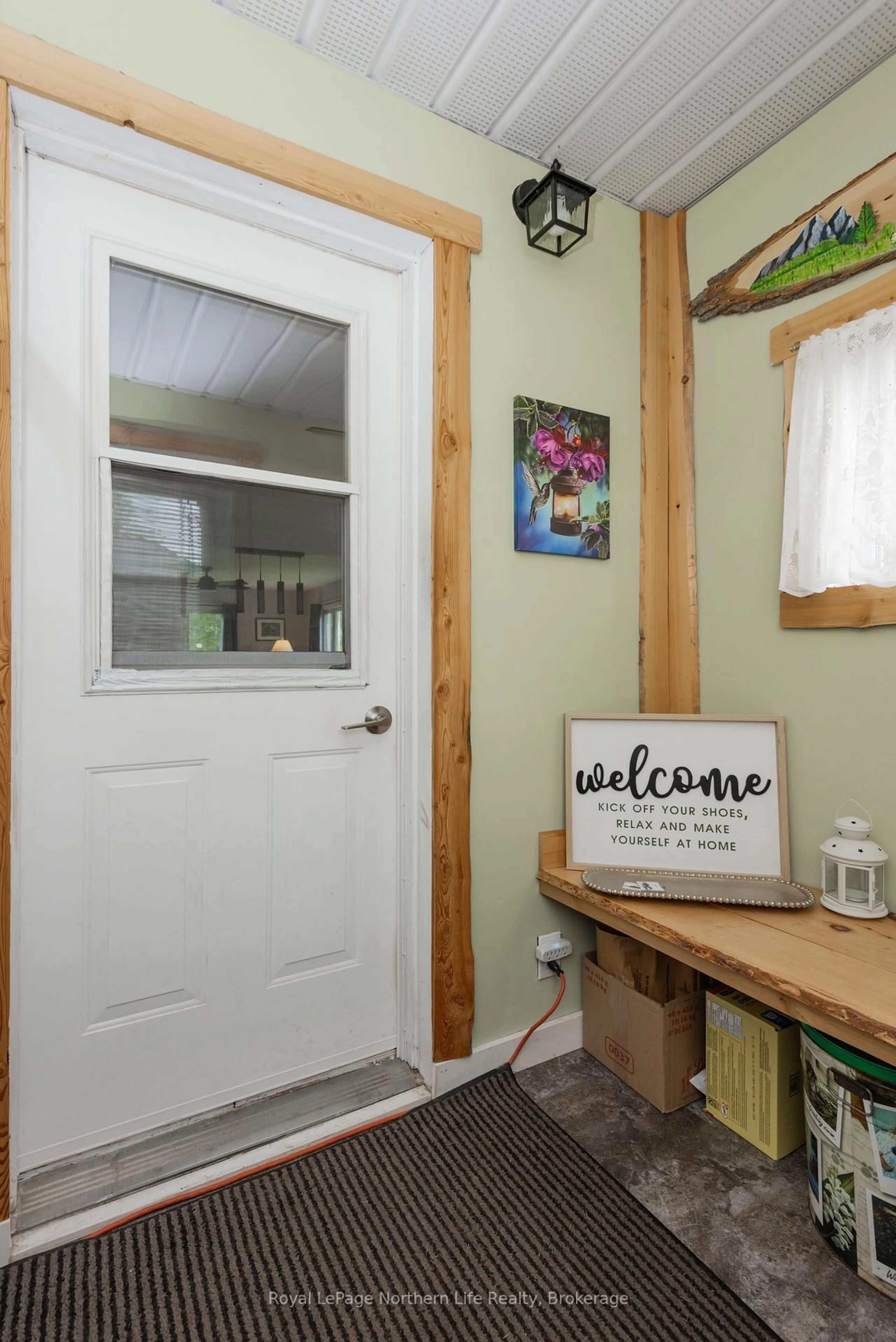 Indoor entryway for 309 Mark St, Bonfield Ontario P0H 1E0