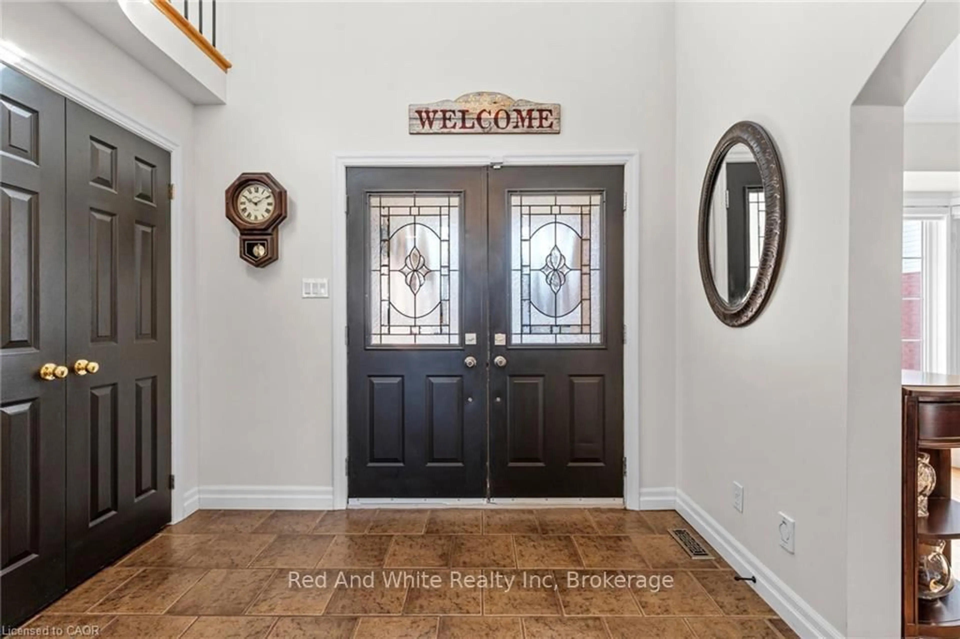 Indoor entryway for 26 Shadyridge Pl, Kitchener Ontario N2N 3J1