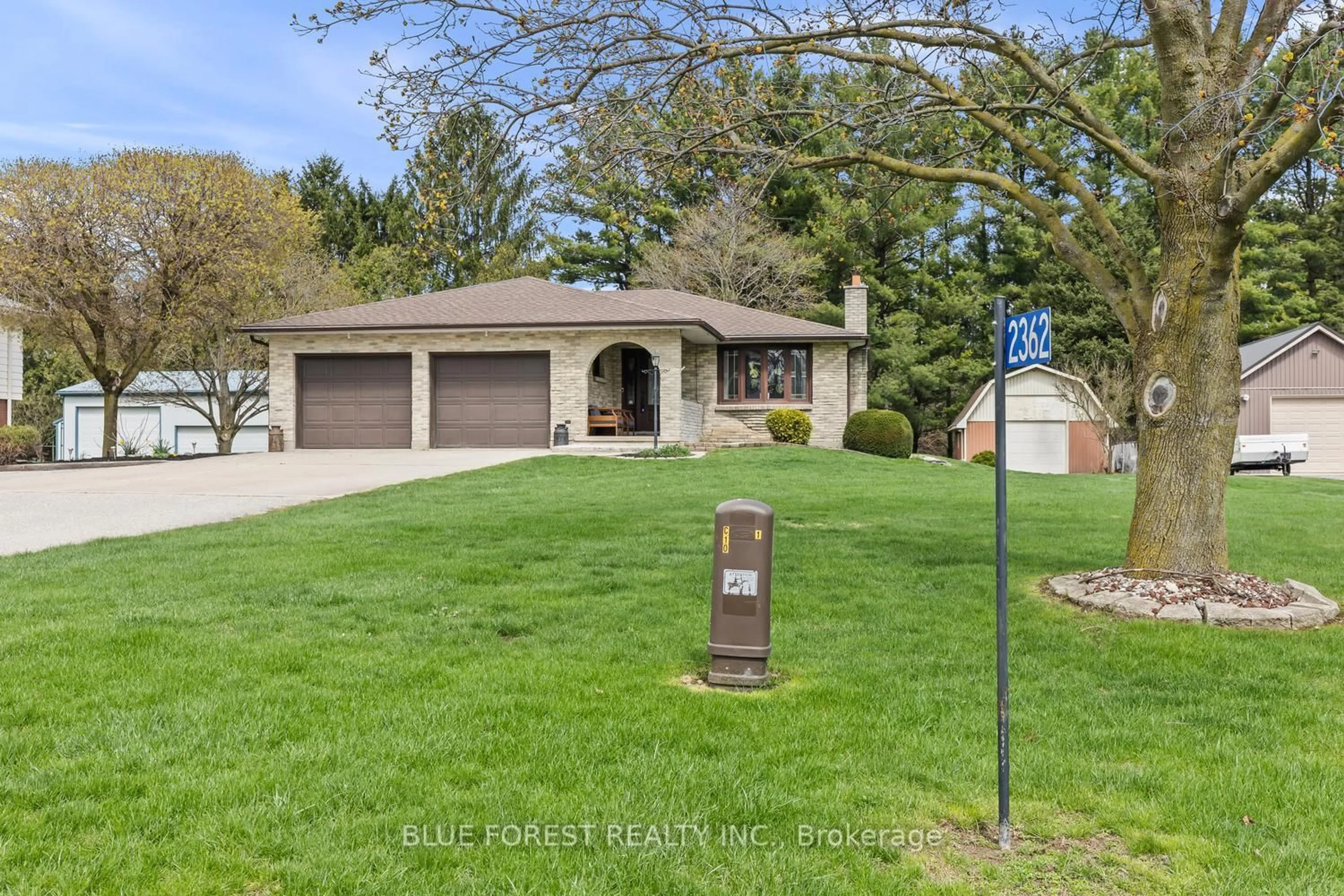 Home with vinyl exterior material, unknown for 2362 Slo Pitch Rd, Thames Centre Ontario N0L 2B0