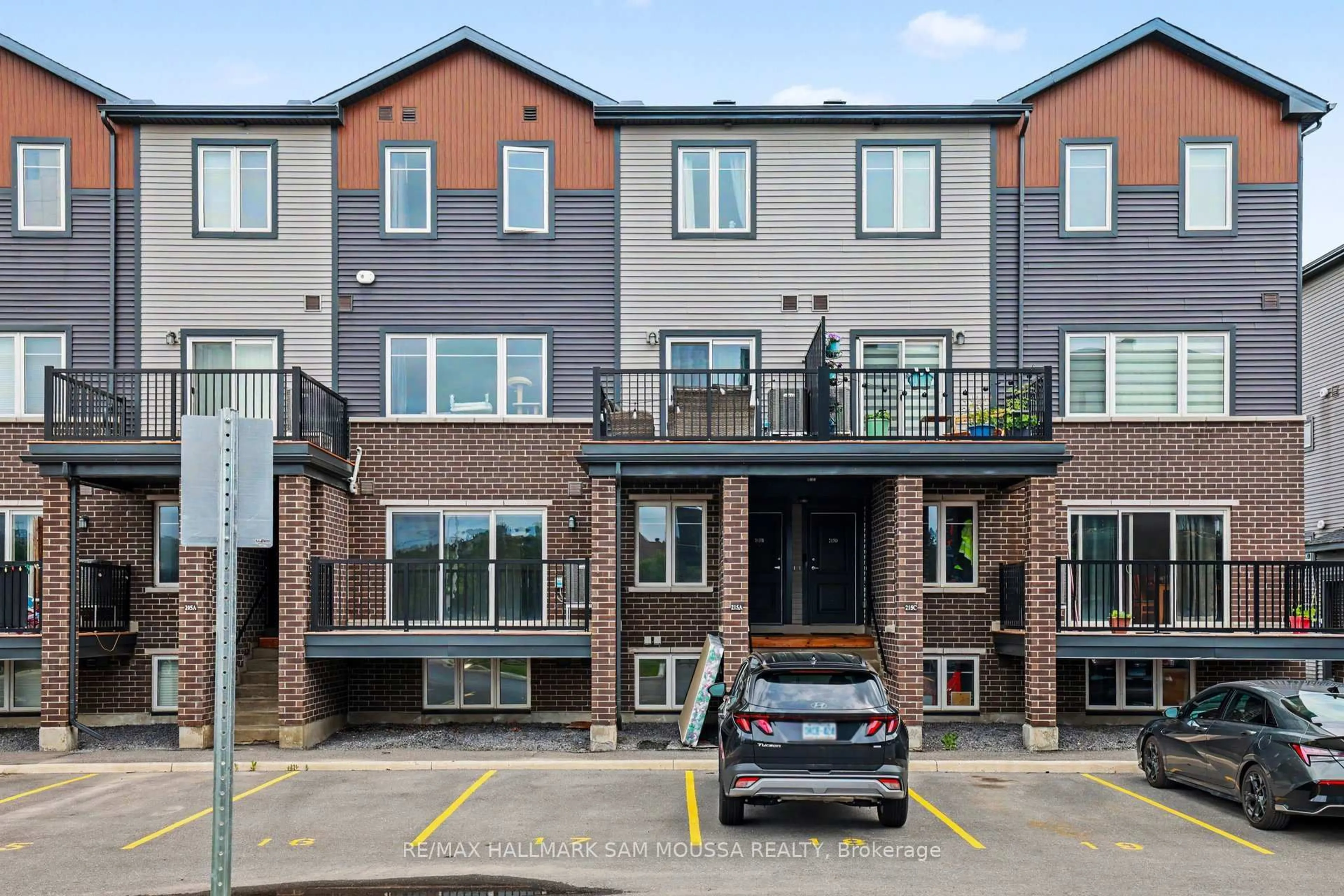 Unknown for 215 Eldorado Private #A, Ottawa Ontario K2K 0N9