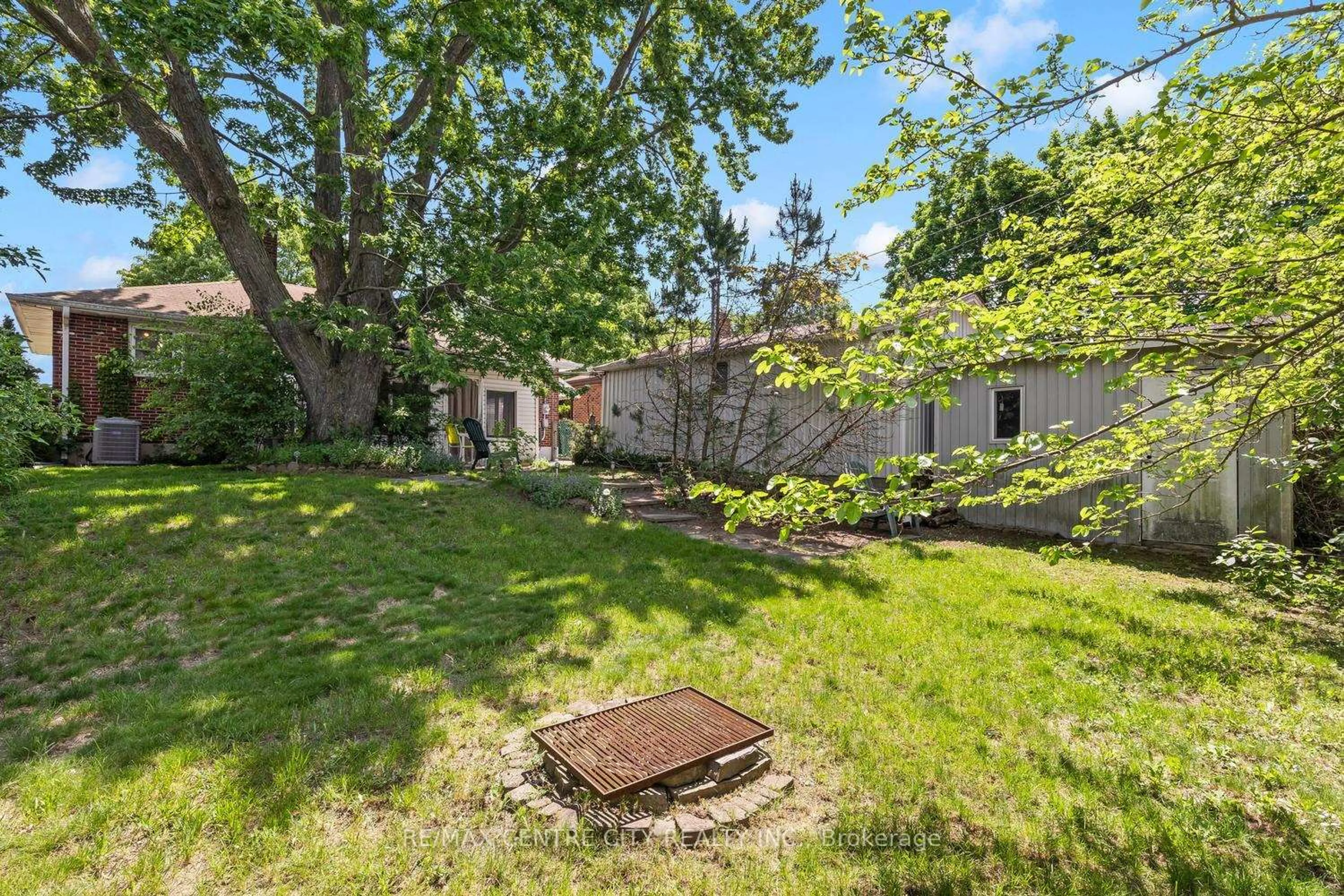 Patio, street for 219 Fairway Ave, London East Ontario N5W 1J2
