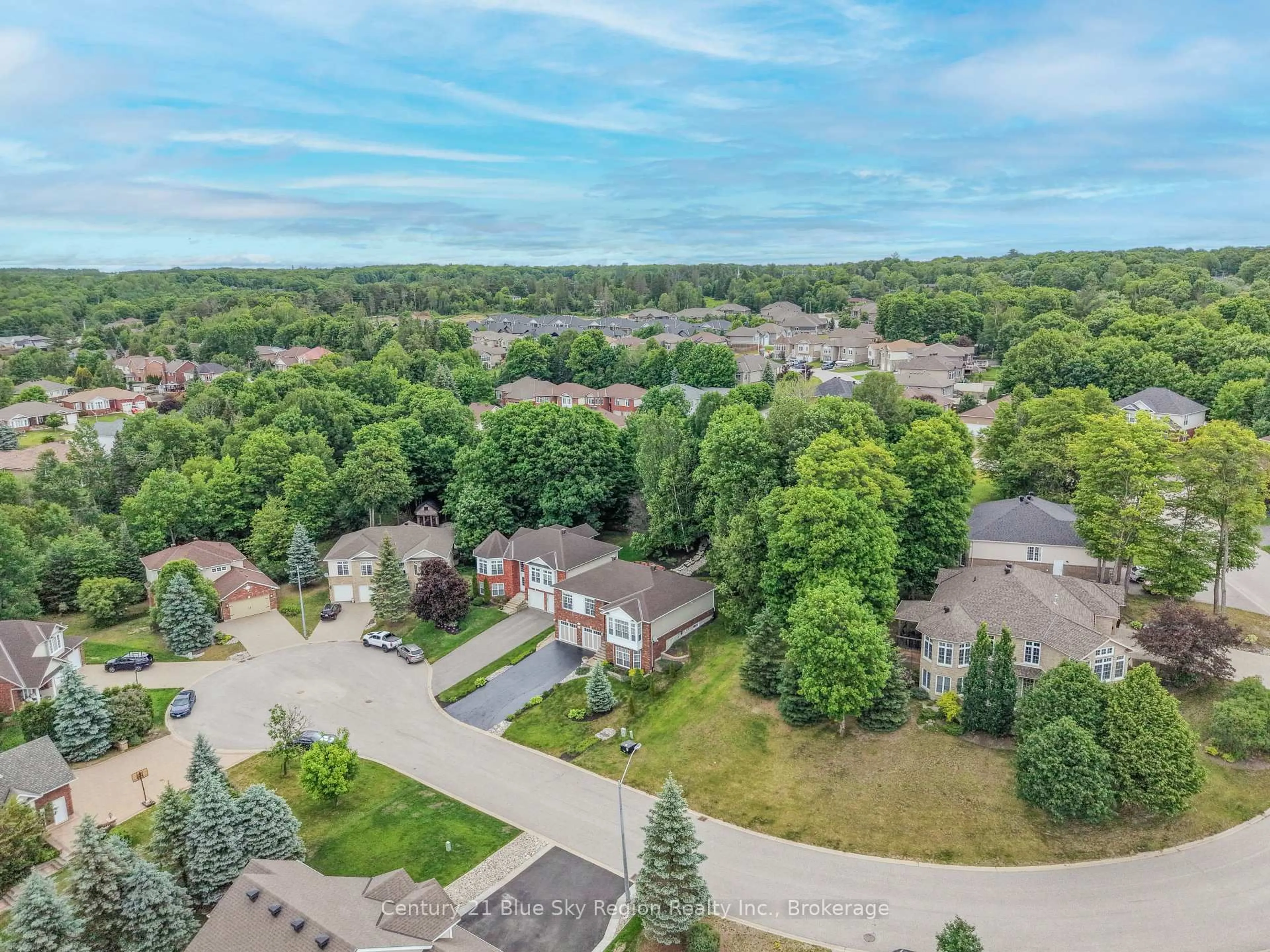 A pic from outside/outdoor area/front of a property/back of a property/a pic from drone, street for 69 Kenwood Hills Dr, North Bay Ontario P1C 1M3
