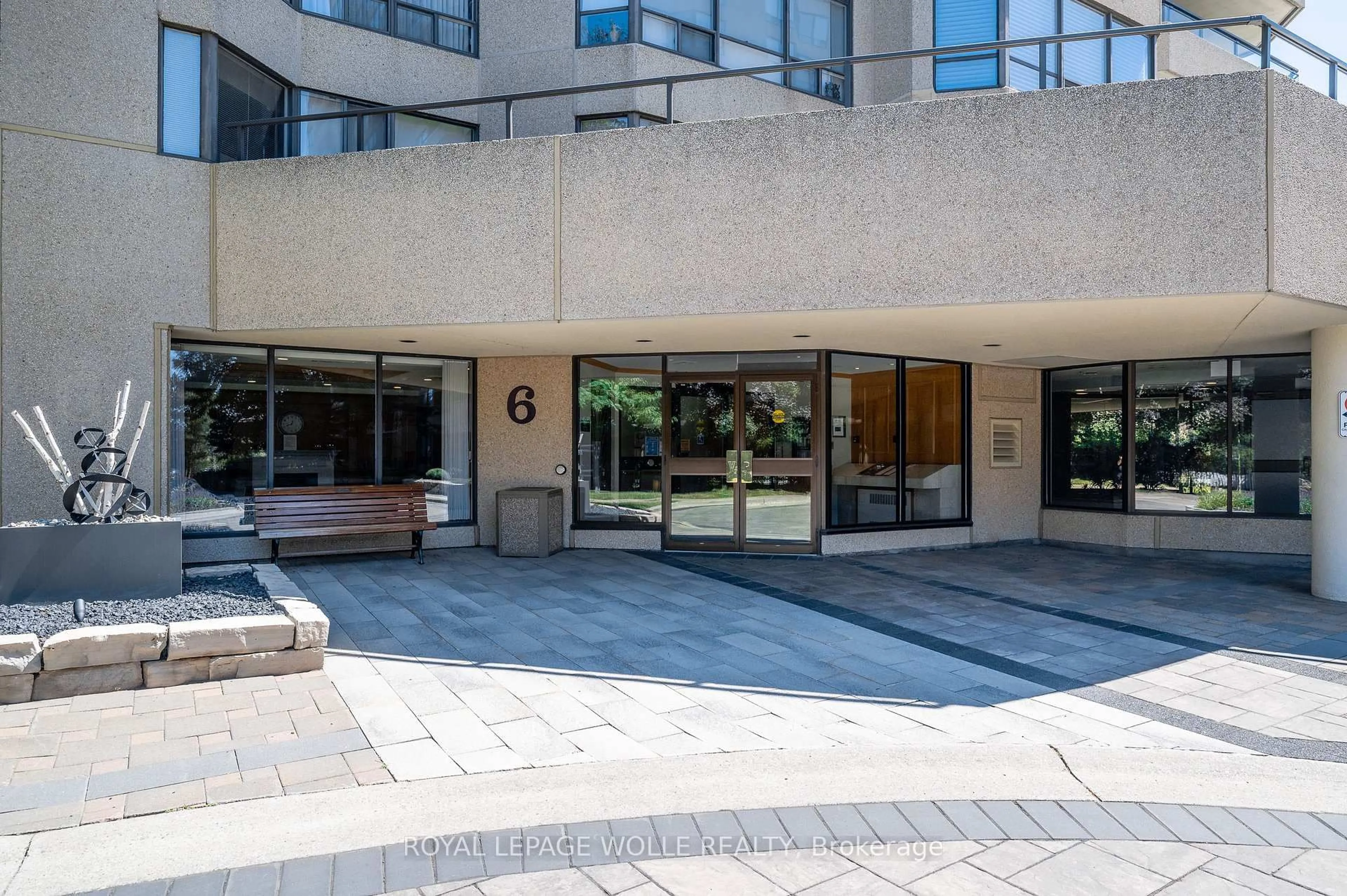 Indoor foyer for 6 Willow St #1807, Waterloo Ontario N2J 4S3