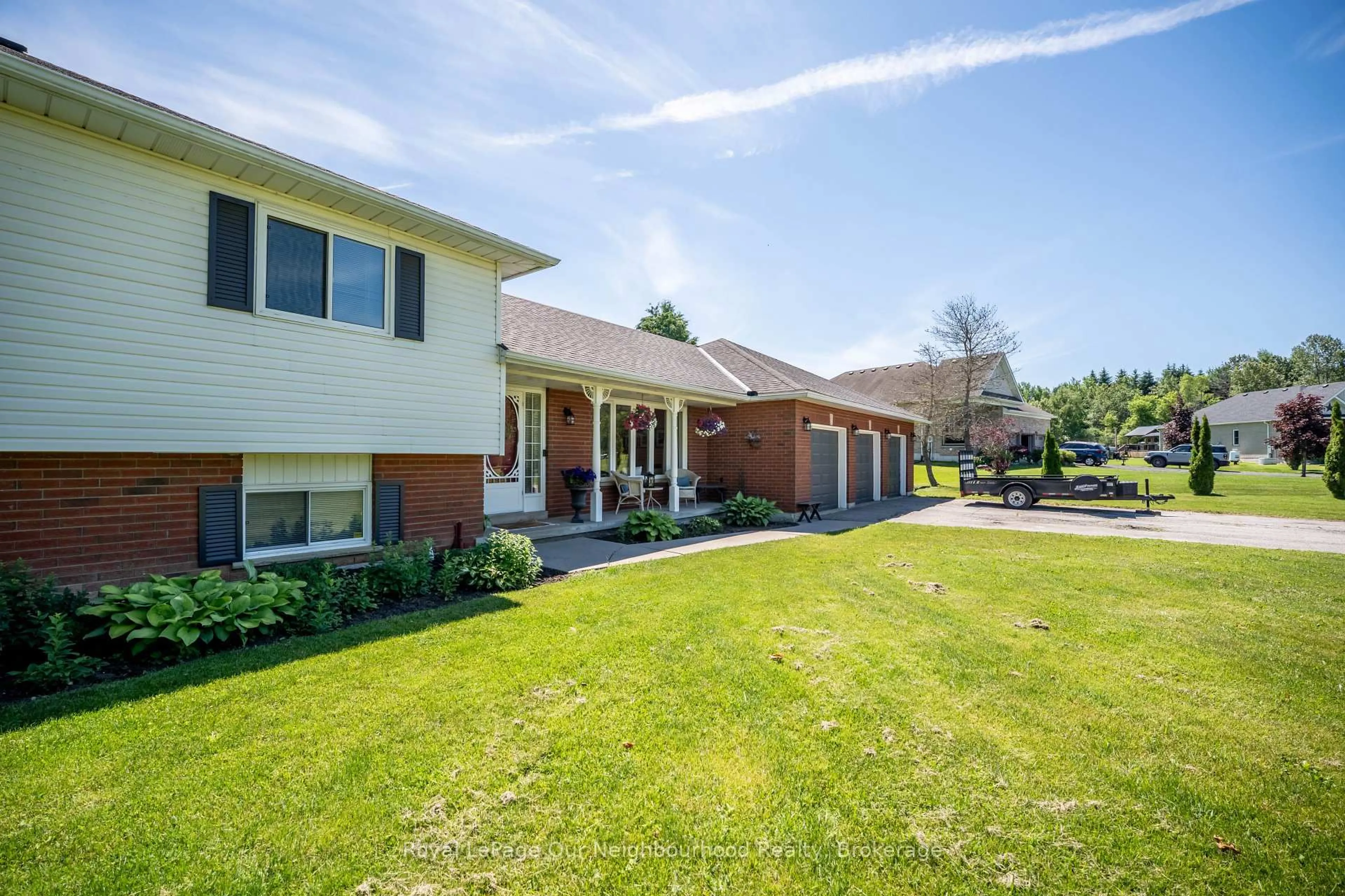 Home with brick exterior material, unknown for 3839 Larose Cres, Port Hope Ontario L0A 1B0