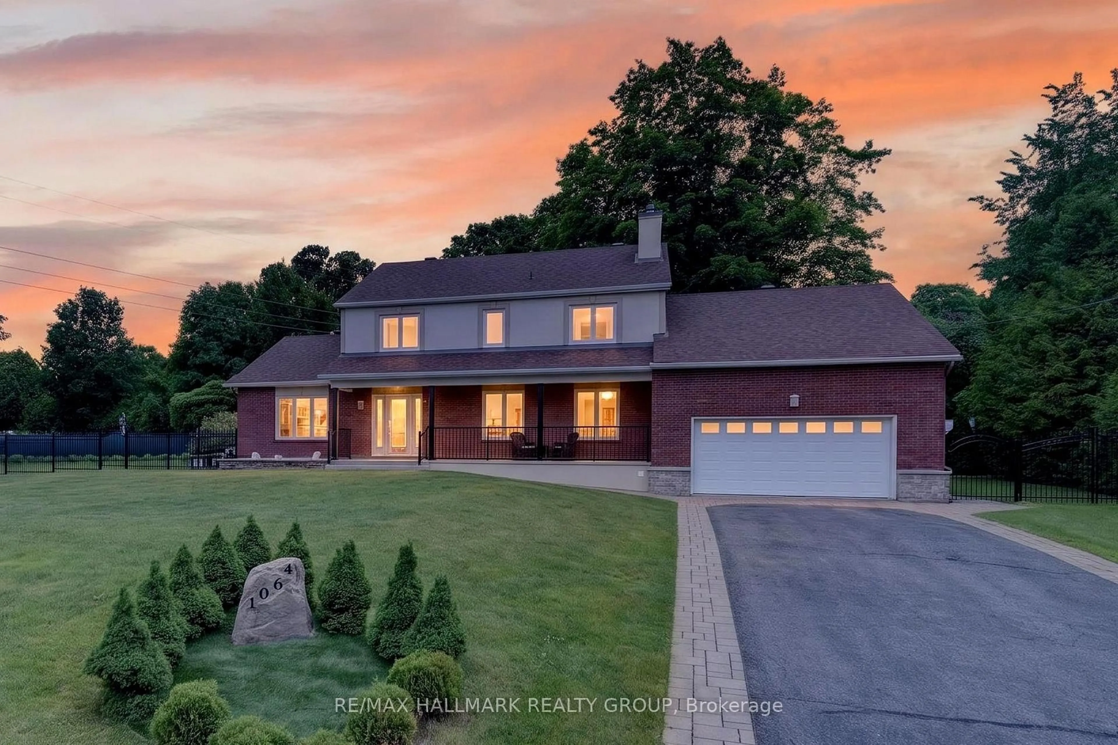A pic from outside/outdoor area/front of a property/back of a property/a pic from drone, street for 1064 Moffatt Dr, Cumberland Ontario K4C 1B7