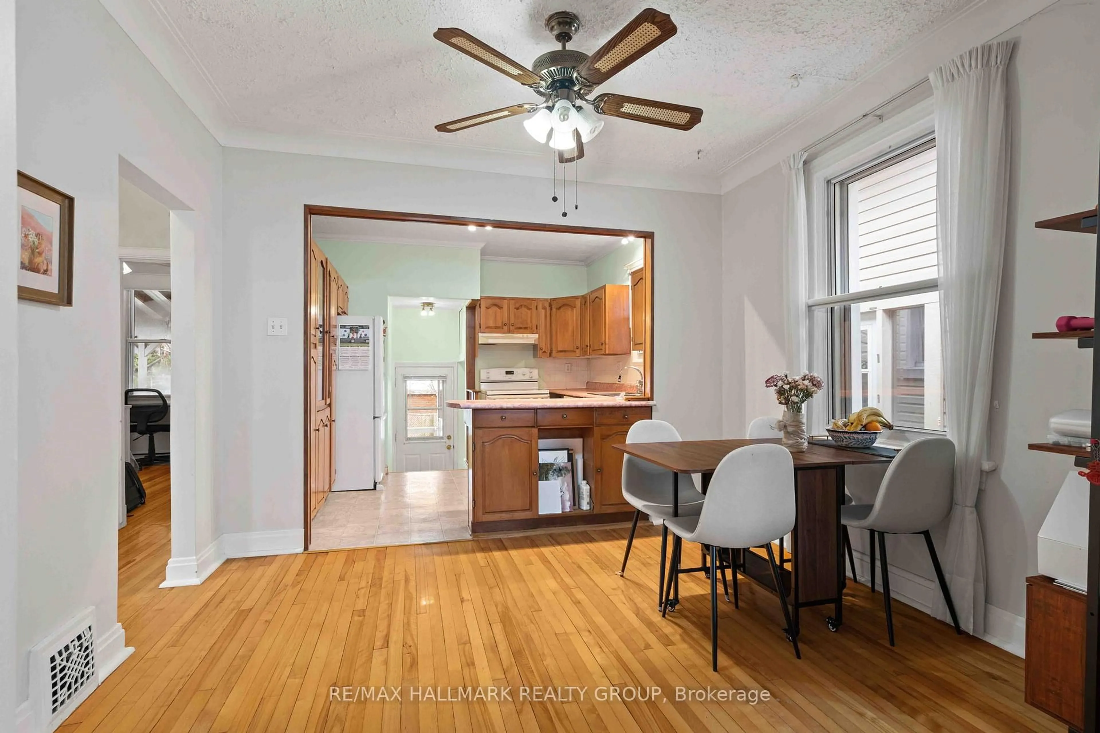 Dining room, wood/laminate floor for 318 Shakespeare St, Ottawa Ontario K1L 5M2