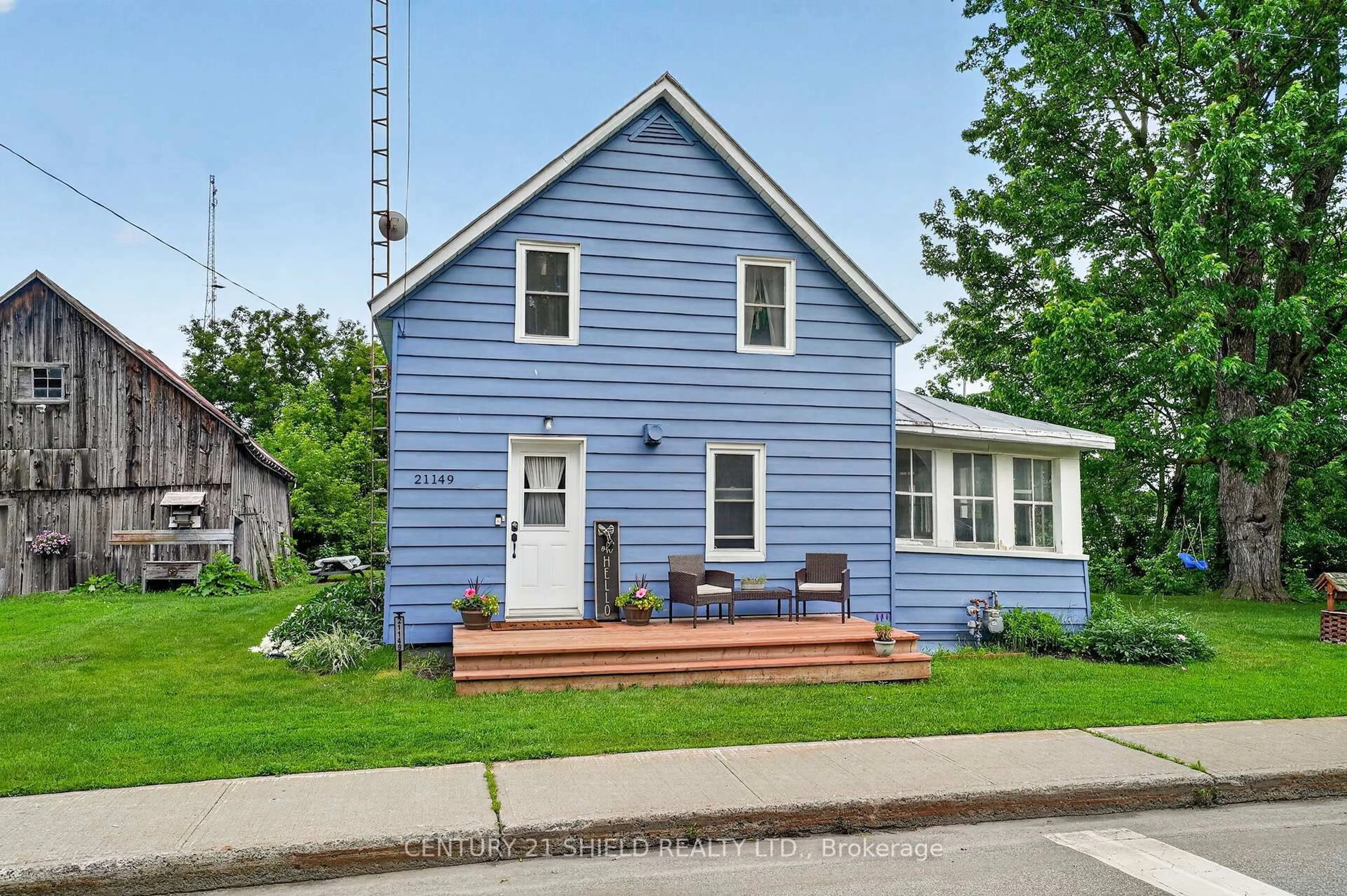 Home with vinyl exterior material, street for 21149 Concession 5 Rd, South Glengarry Ontario K0C 1Z0