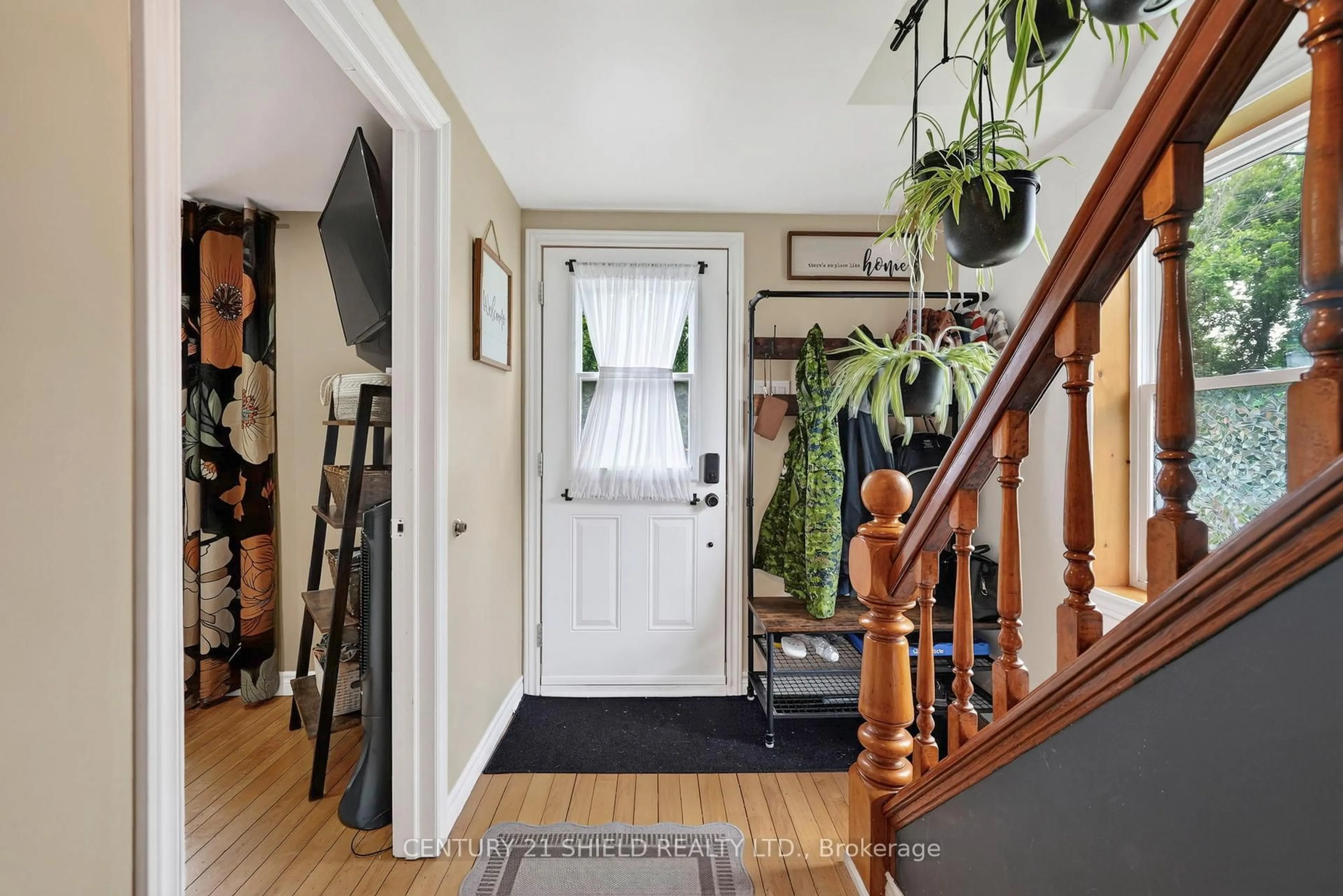 Indoor entryway for 21149 Concession 5 Rd, South Glengarry Ontario K0C 1Z0