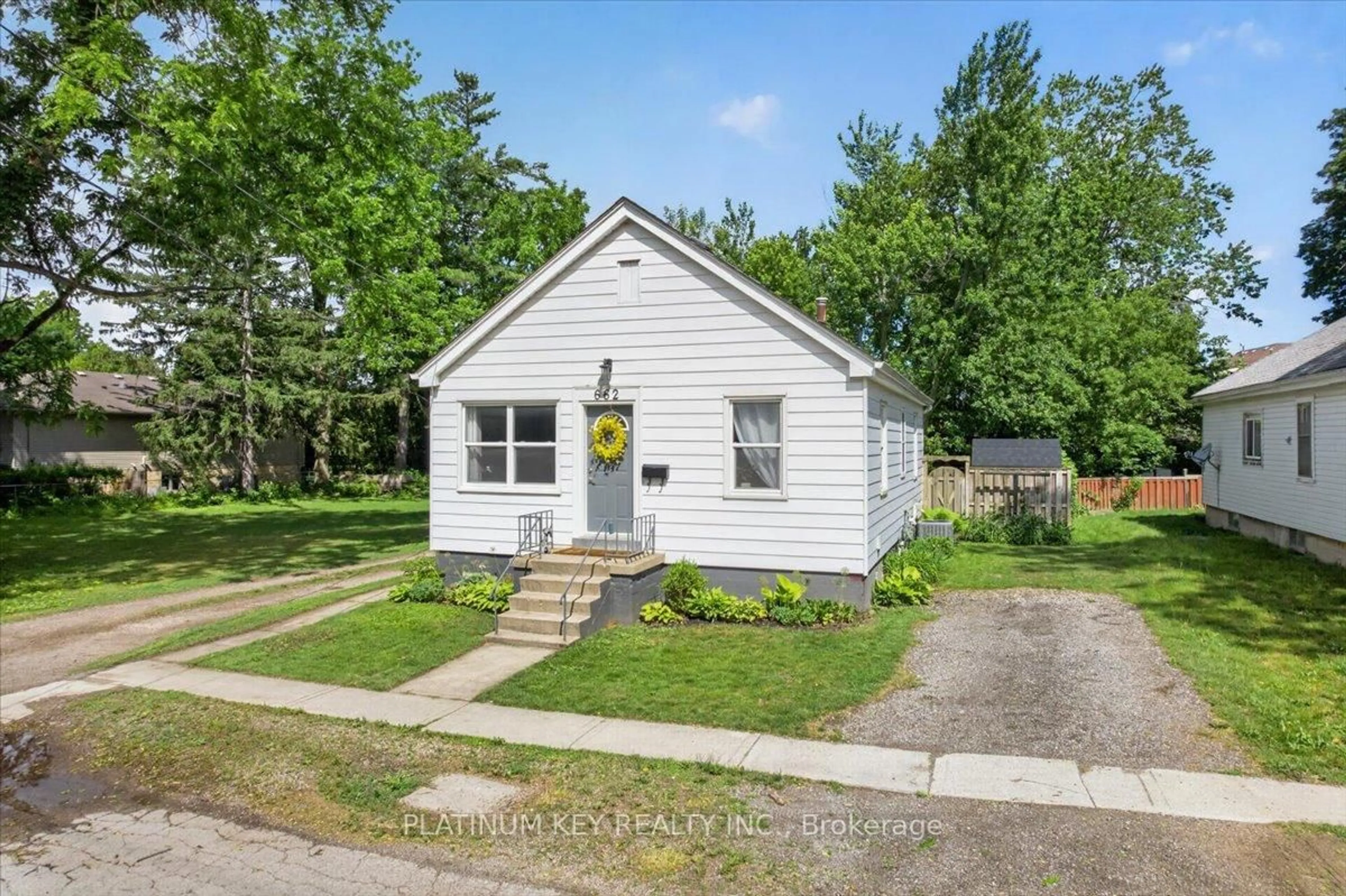 Unknown for 662 King St, Strathroy-Caradoc Ontario N0L 1W0