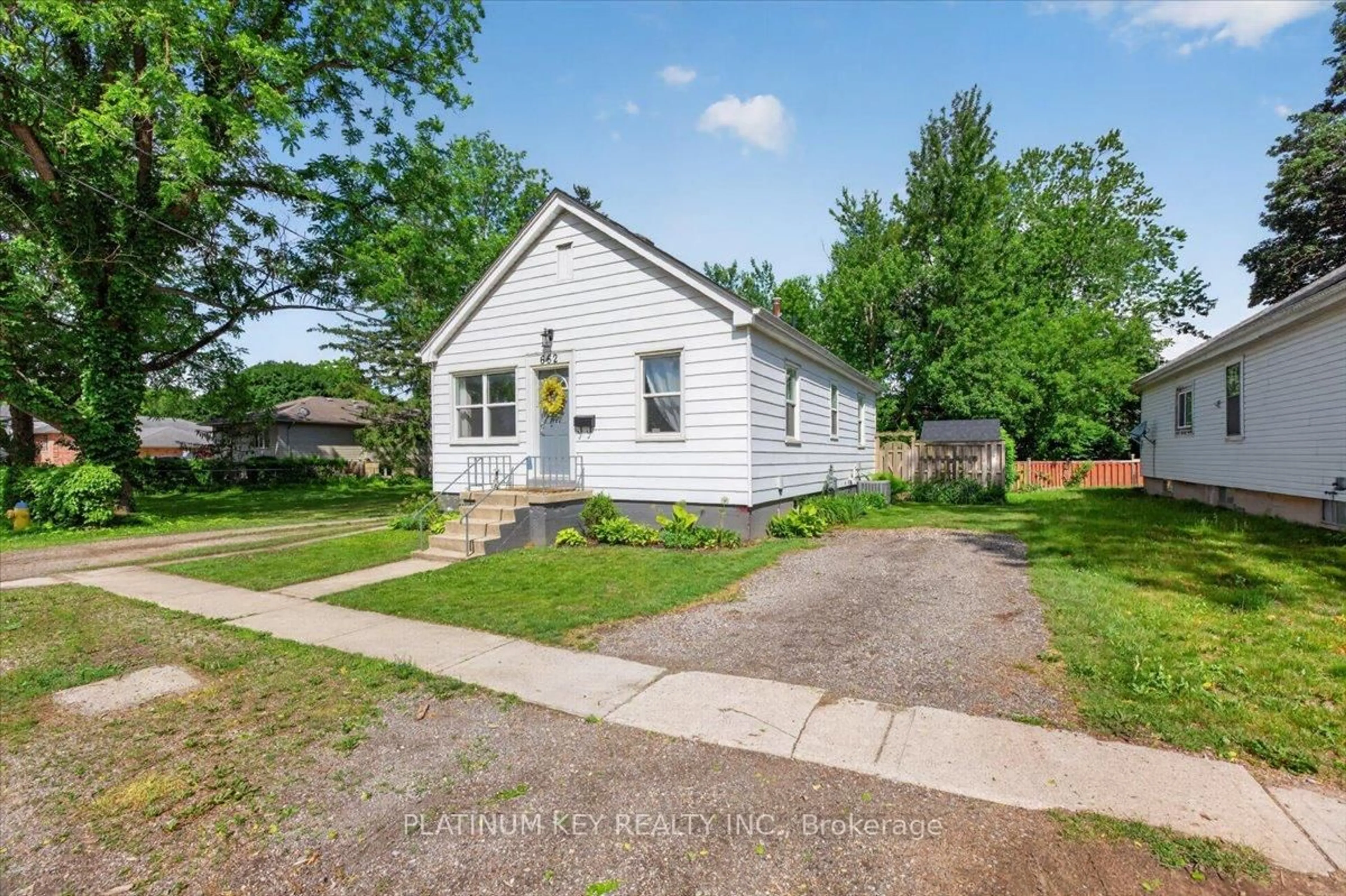 Unknown for 662 King St, Strathroy-Caradoc Ontario N0L 1W0