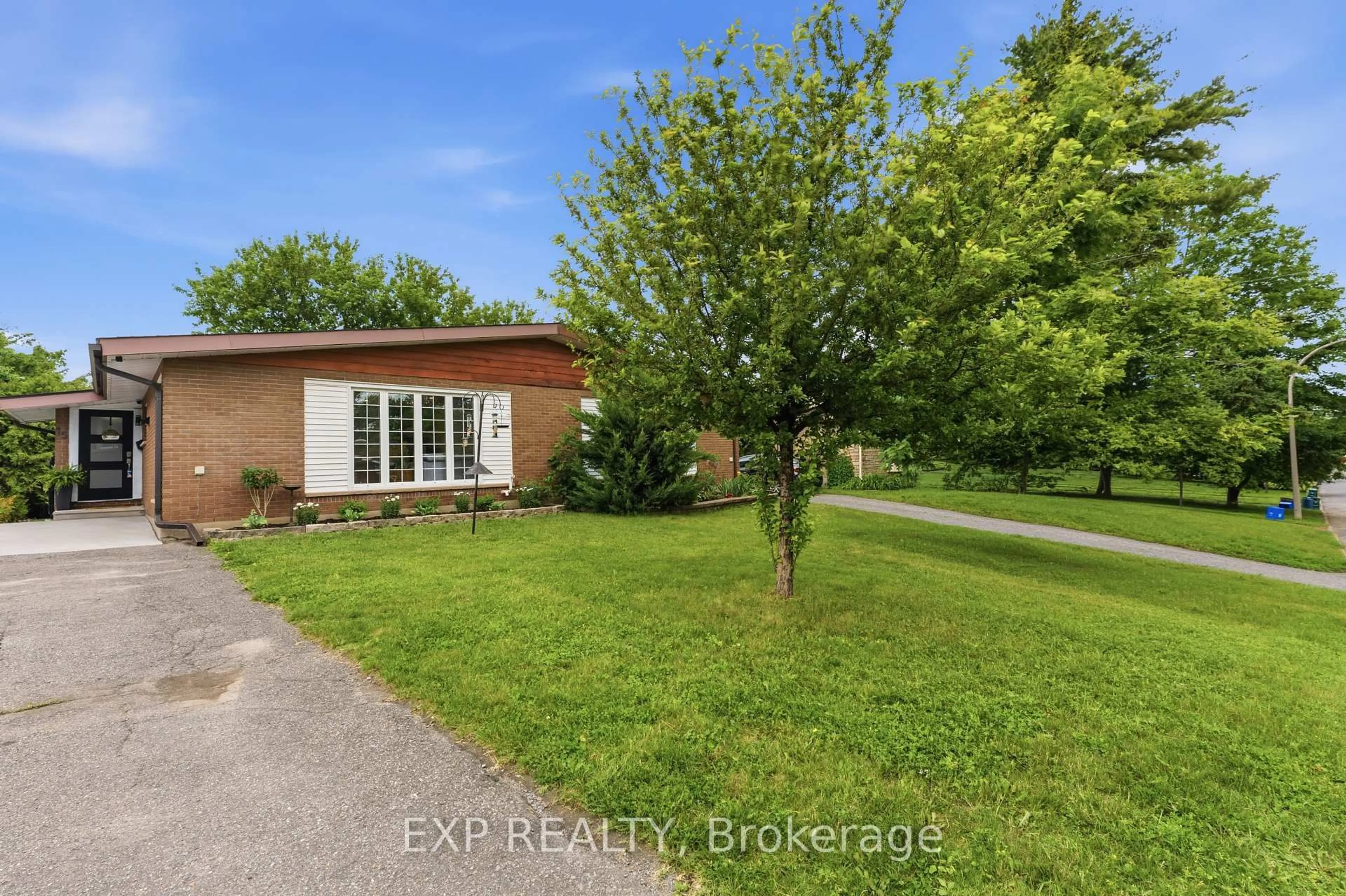 A pic from outside/outdoor area/front of a property/back of a property/a pic from drone, water/lake/river/ocean view for 15 Newbury Ave, Ottawa Ontario K2E 6K7