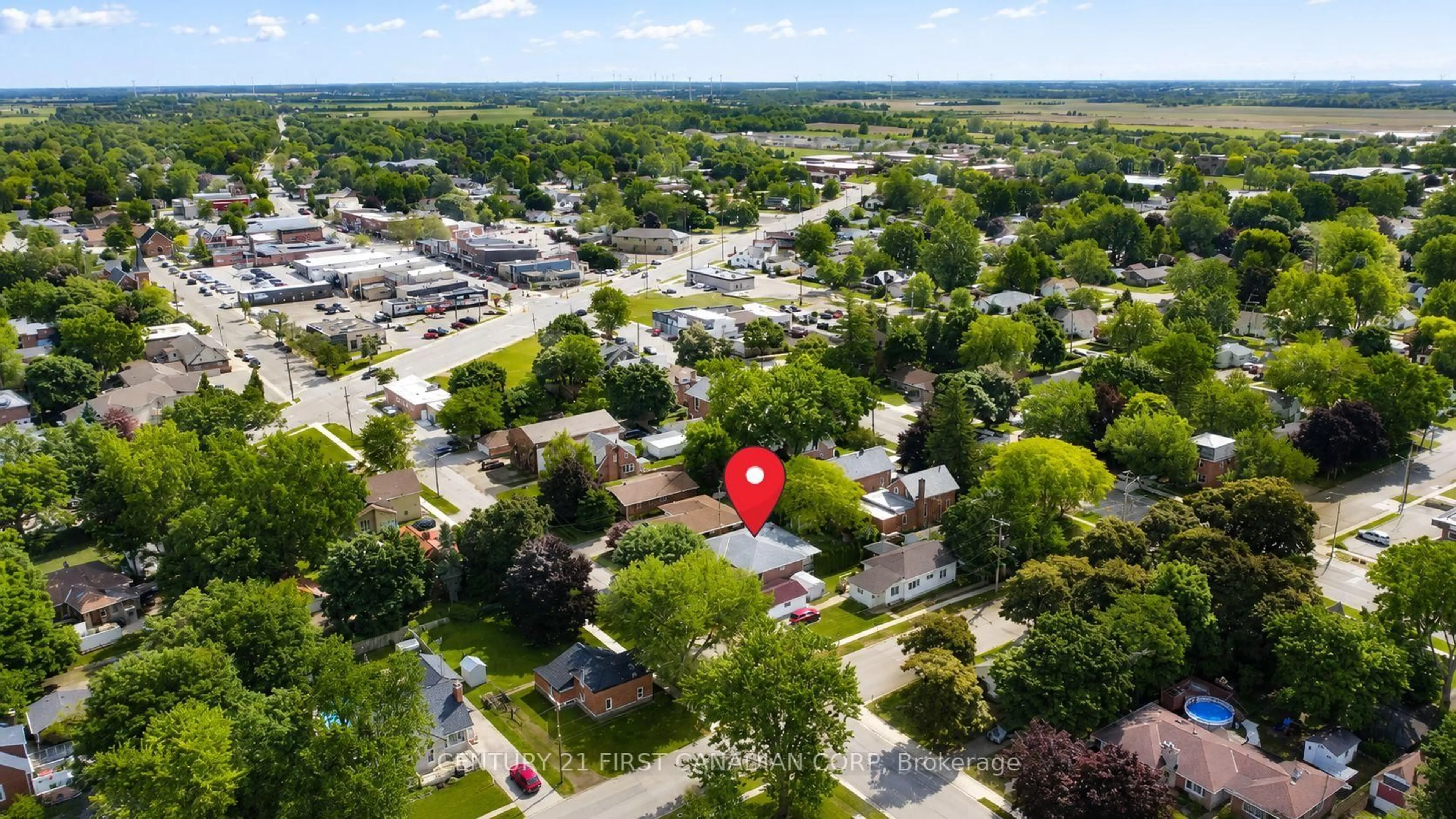 A pic from outside/outdoor area/front of a property/back of a property/a pic from drone, street for 152 Ellen St, Chatham-Kent Ontario N0P 1A0