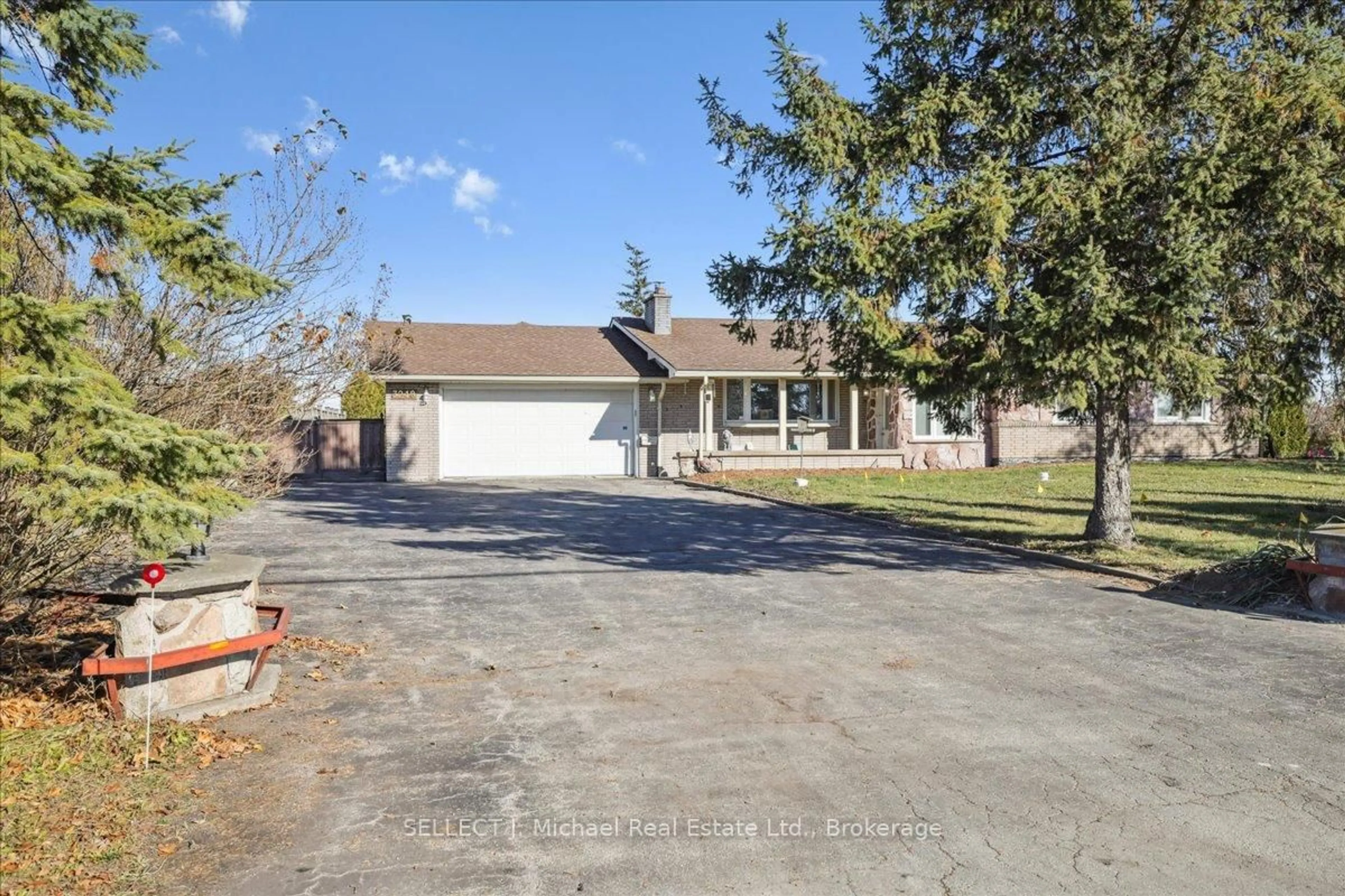 A pic from outside/outdoor area/front of a property/back of a property/a pic from drone, street for 3248 Golf Club Rd, Hamilton Ontario L0R 1P0