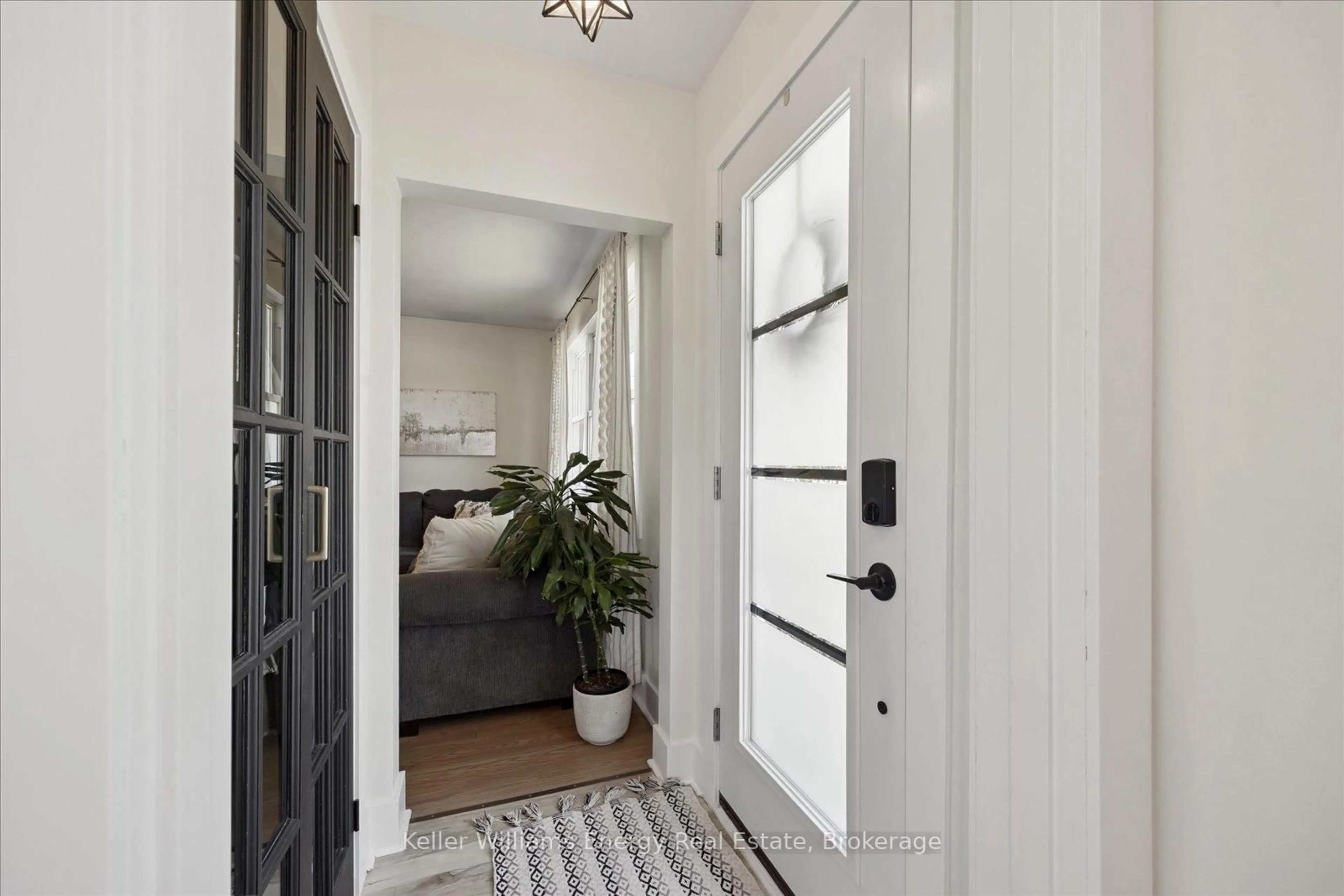 Indoor entryway for 19 Ralston Dr, Port Hope Ontario L1A 2C2