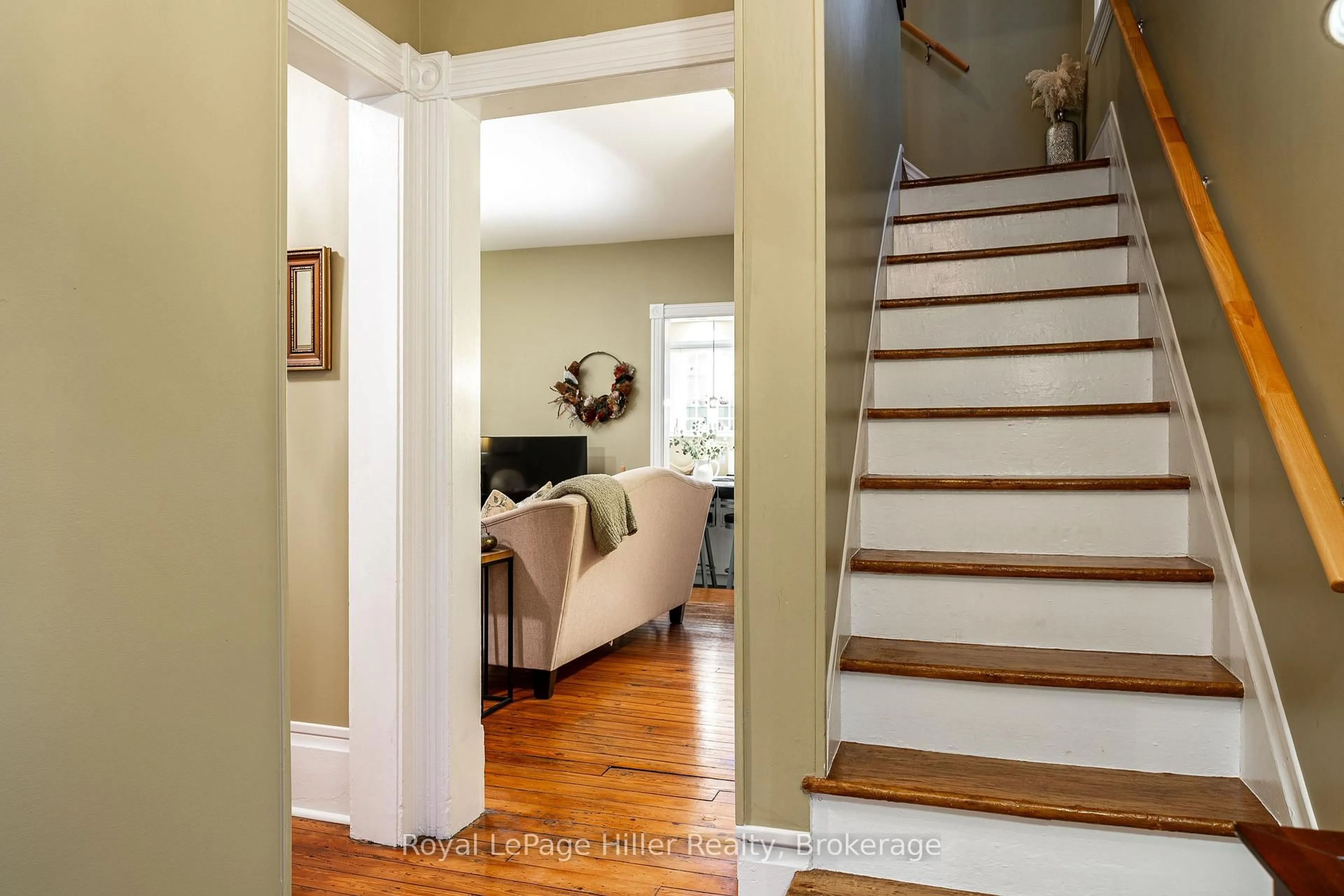 Indoor entryway for 121 Milton St, Stratford Ontario N5A 3V2