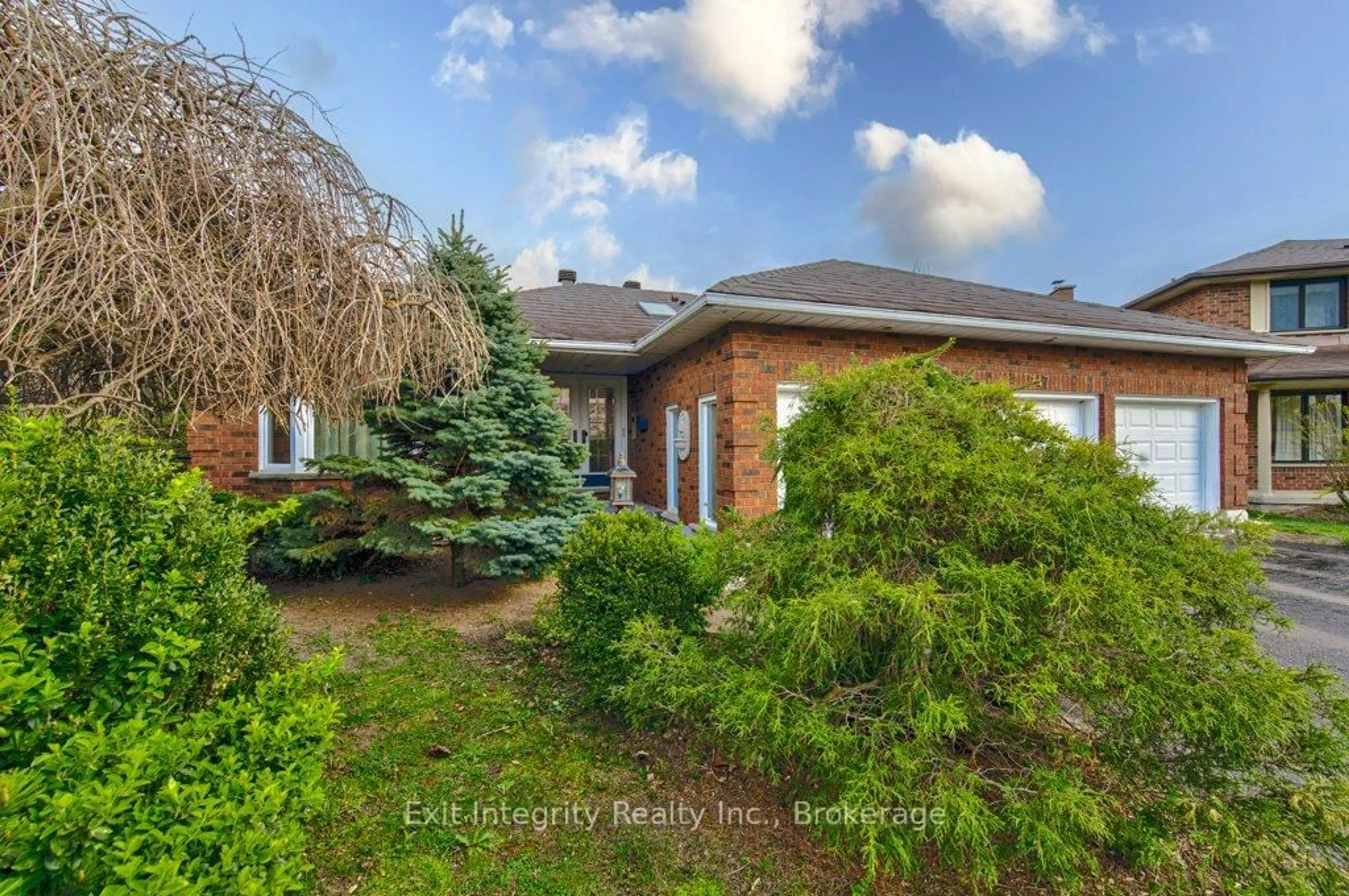 A pic from outside/outdoor area/front of a property/back of a property/a pic from drone, unknown for 247 Rolling Acres Crt, Kitchener Ontario N2A 3W5
