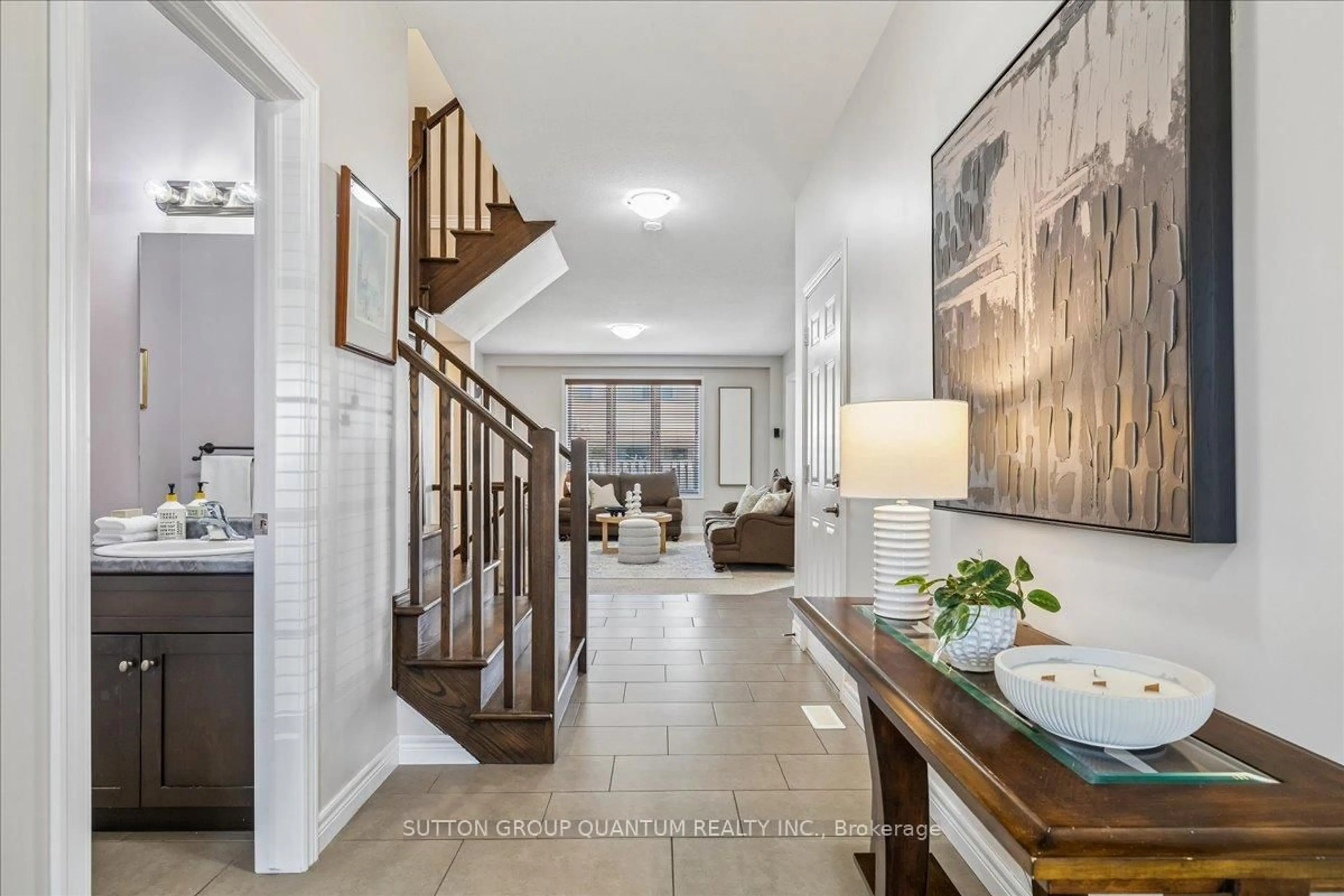 Indoor entryway for 92 Garinger Cres, Hamilton Ontario L0R 1C0