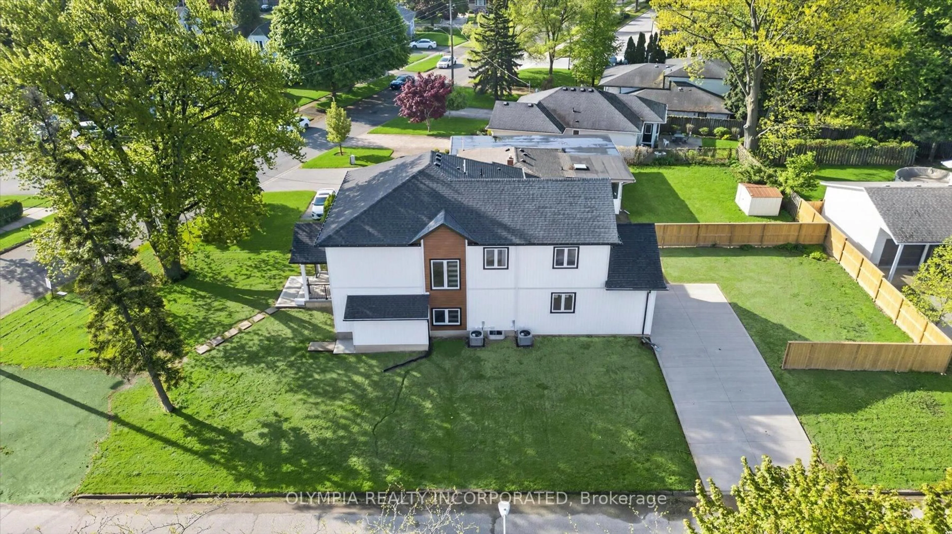 A pic from outside/outdoor area/front of a property/back of a property/a pic from drone, street for 1110 Vansickle Rd, St. Catharines Ontario L2S 2Z3