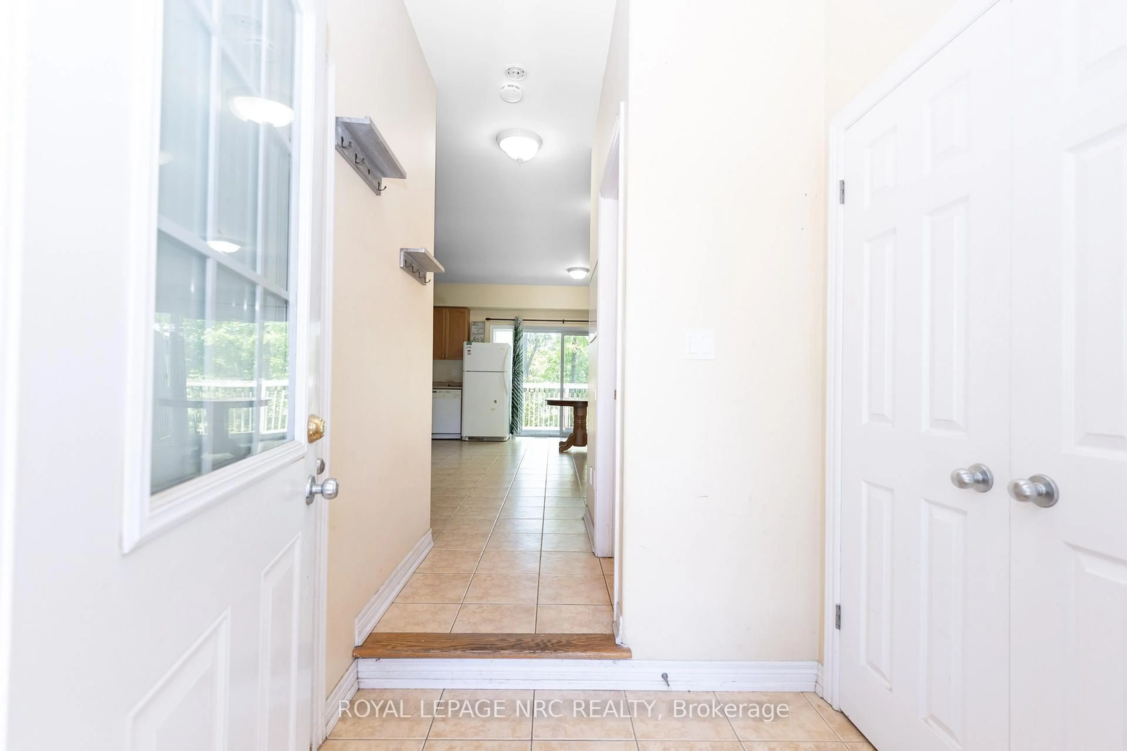 Indoor entryway for 34 Chloe St, St. Catharines Ontario L2P 0A5