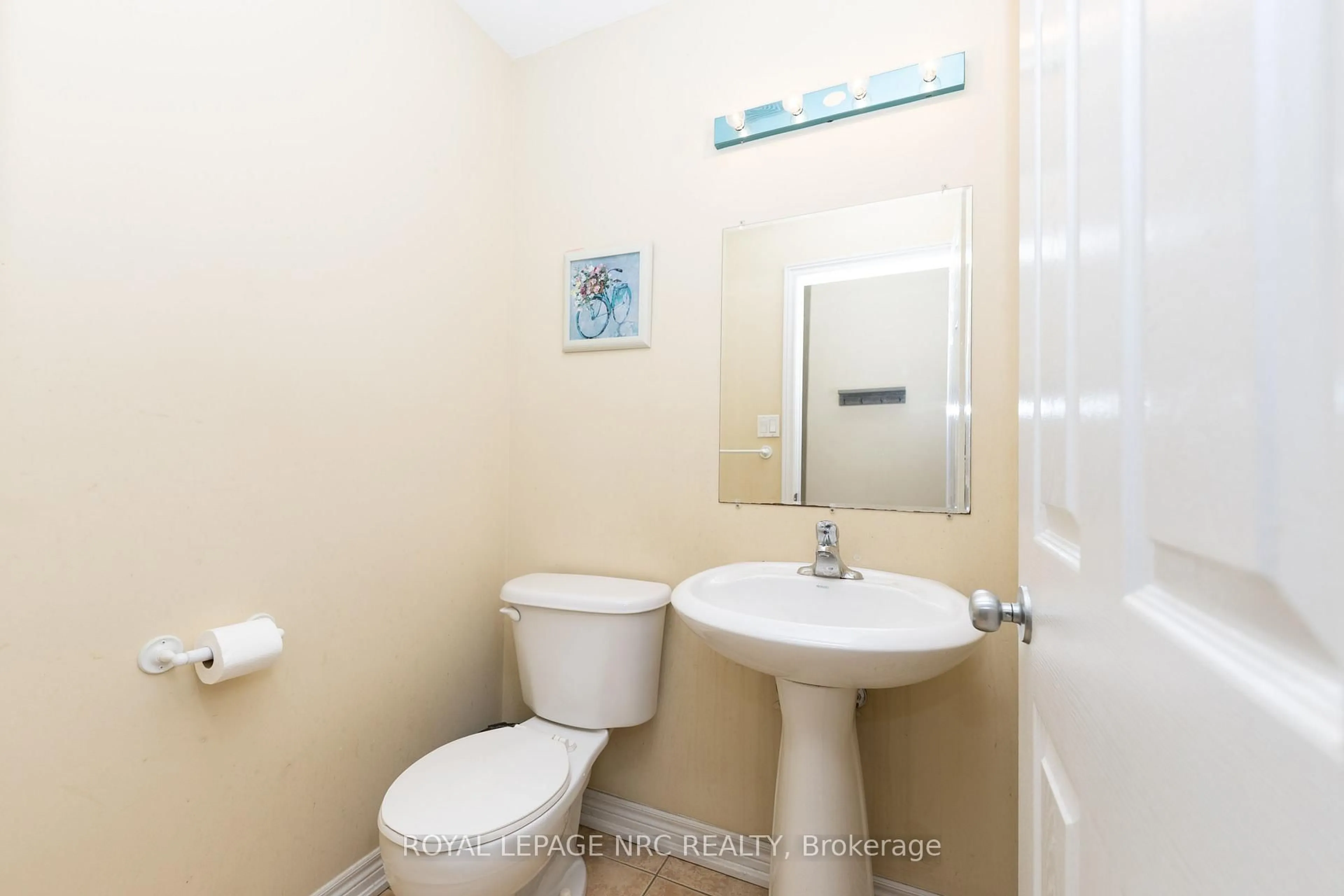 Standard bathroom, unknown for 34 Chloe St, St. Catharines Ontario L2P 0A5
