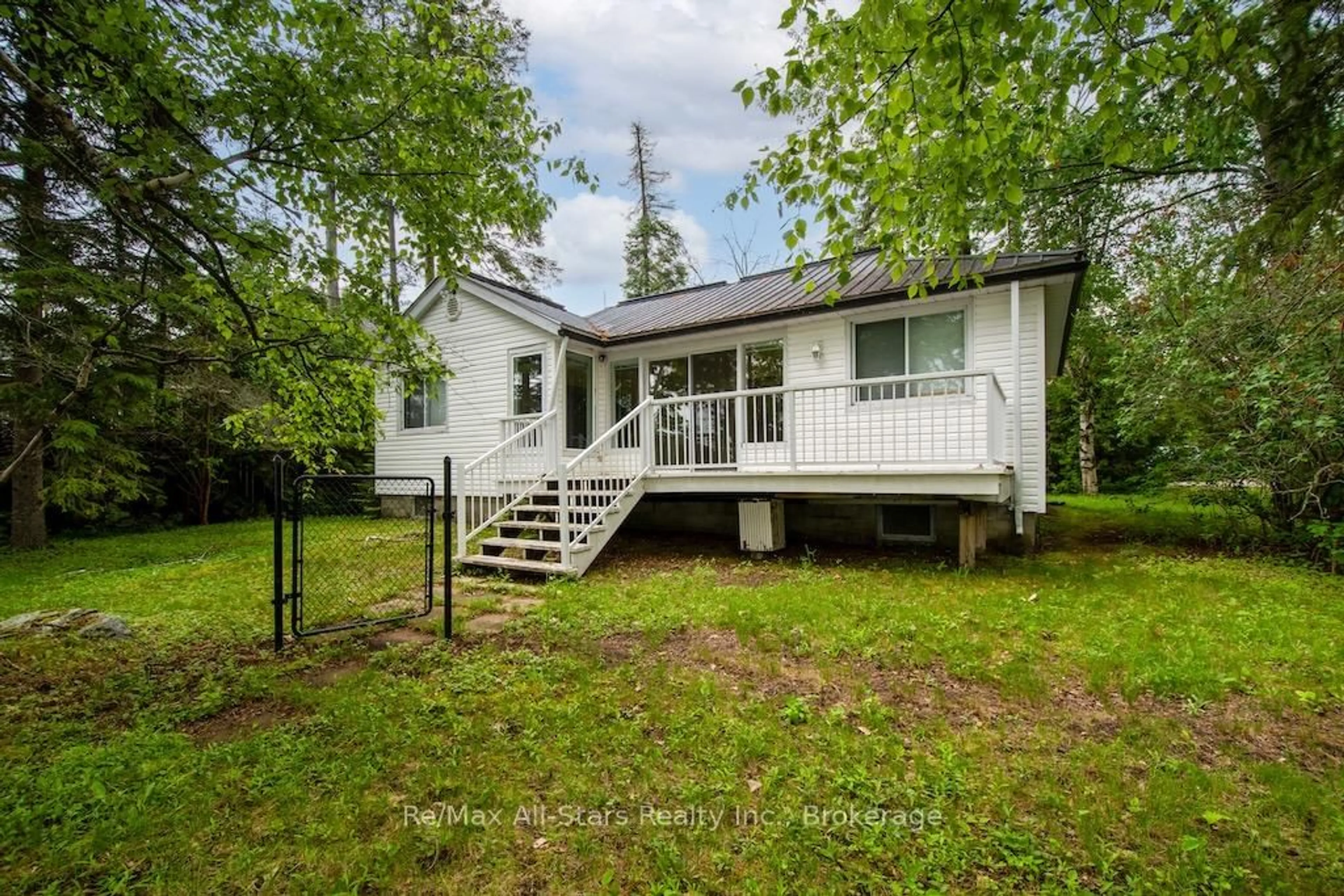 A pic from outside/outdoor area/front of a property/back of a property/a pic from drone, unknown for 91 Trinity Dr, Kawartha Lakes Ontario K0M 1N0