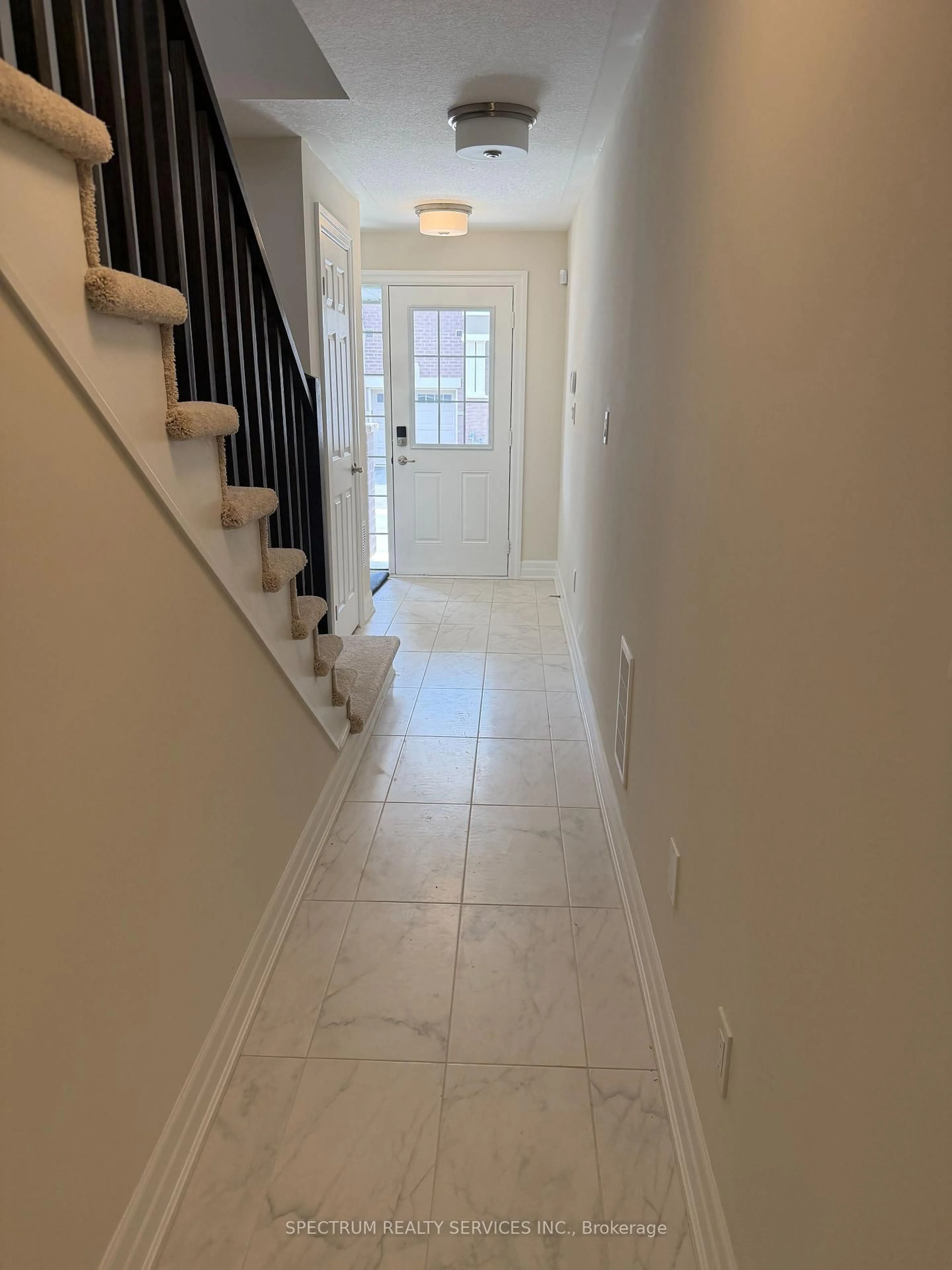 Indoor entryway for 620 Colborne St #51, Brantford Ontario N3T 0Y1