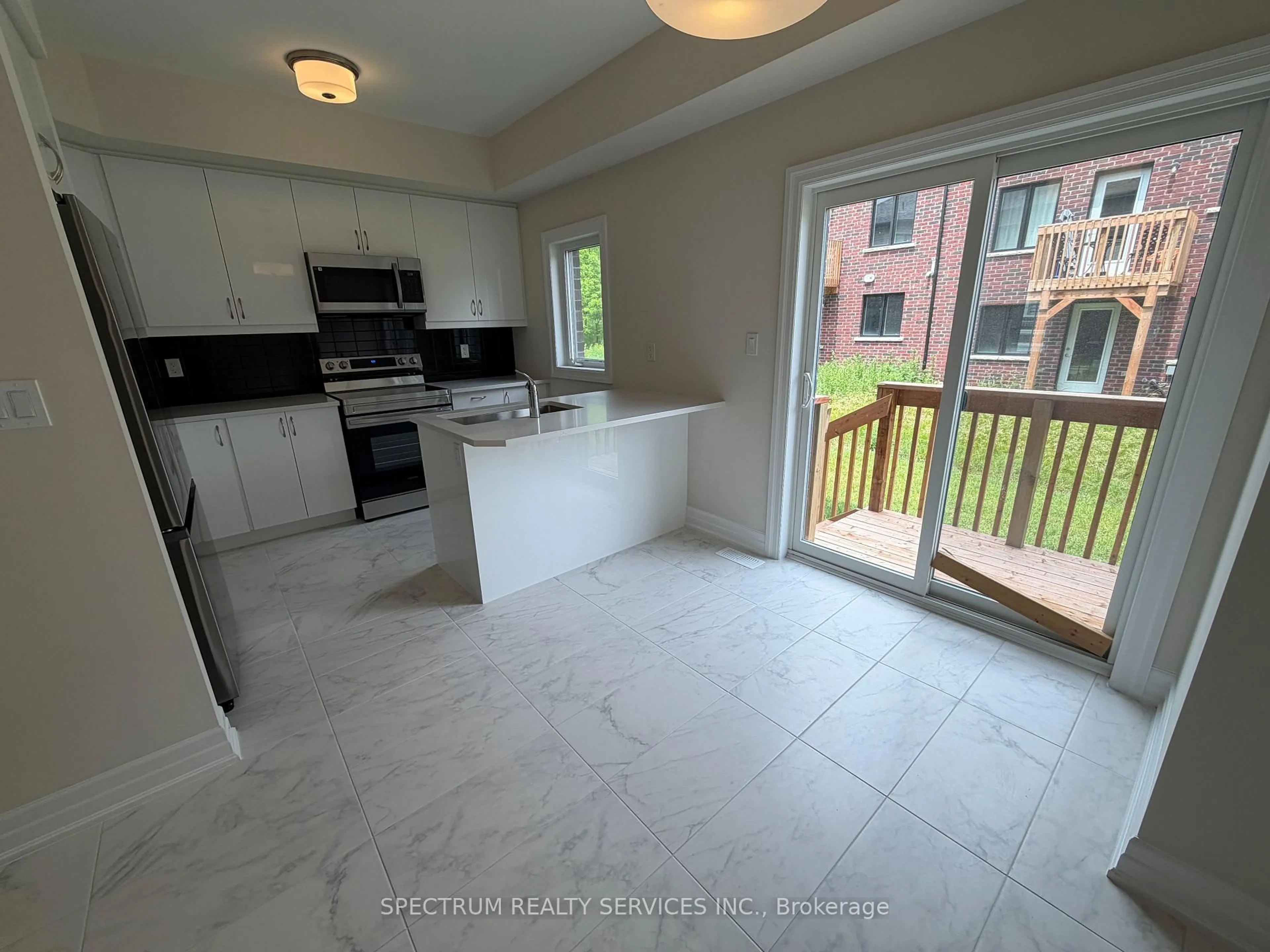 Open concept kitchen, ceramic/tile floor for 620 Colborne St #51, Brantford Ontario N3T 0Y1
