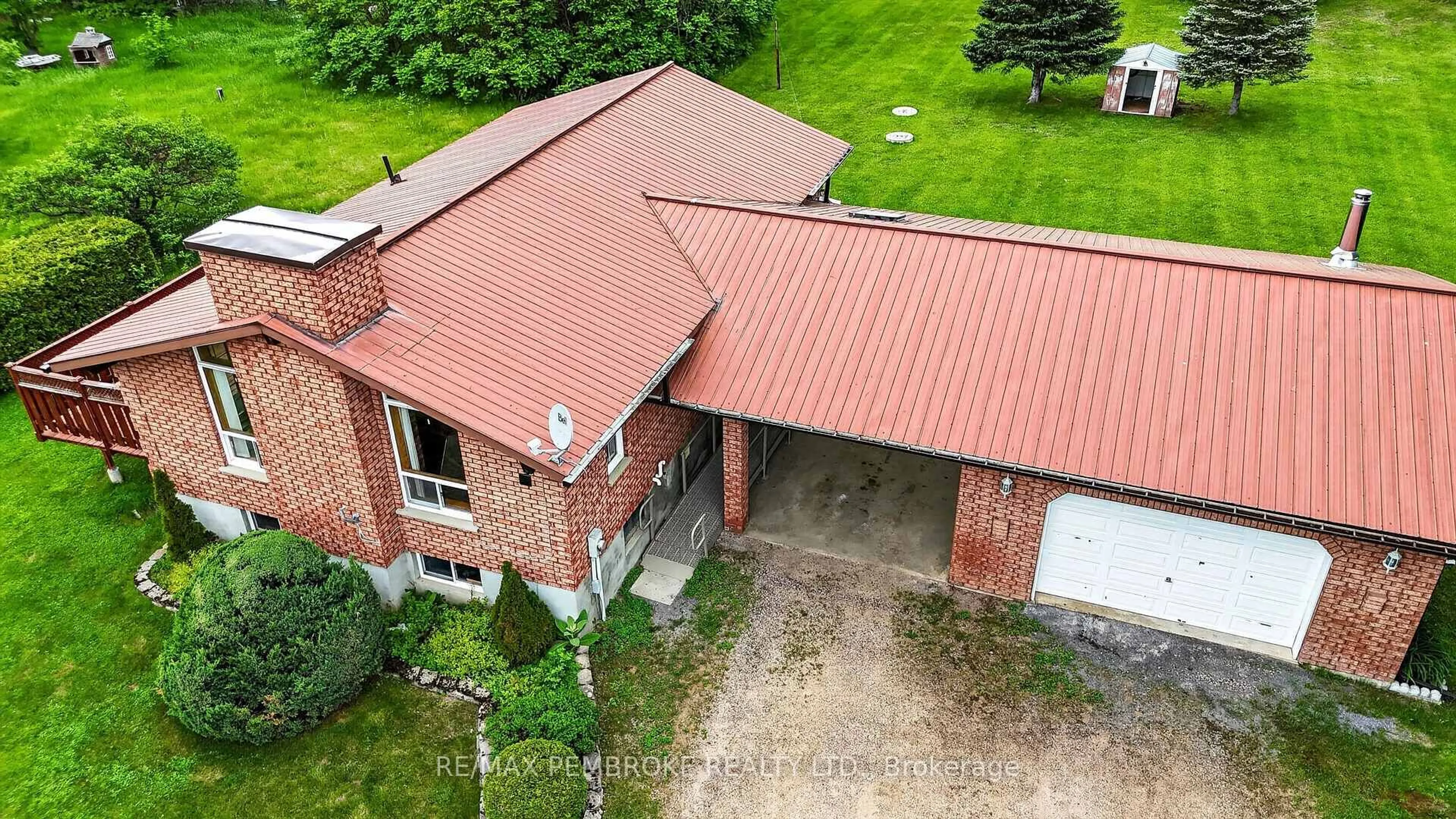 A pic from outside/outdoor area/front of a property/back of a property/a pic from drone, building for 66 Sandy Beach Rd, Pembroke Ontario K8A 6W8
