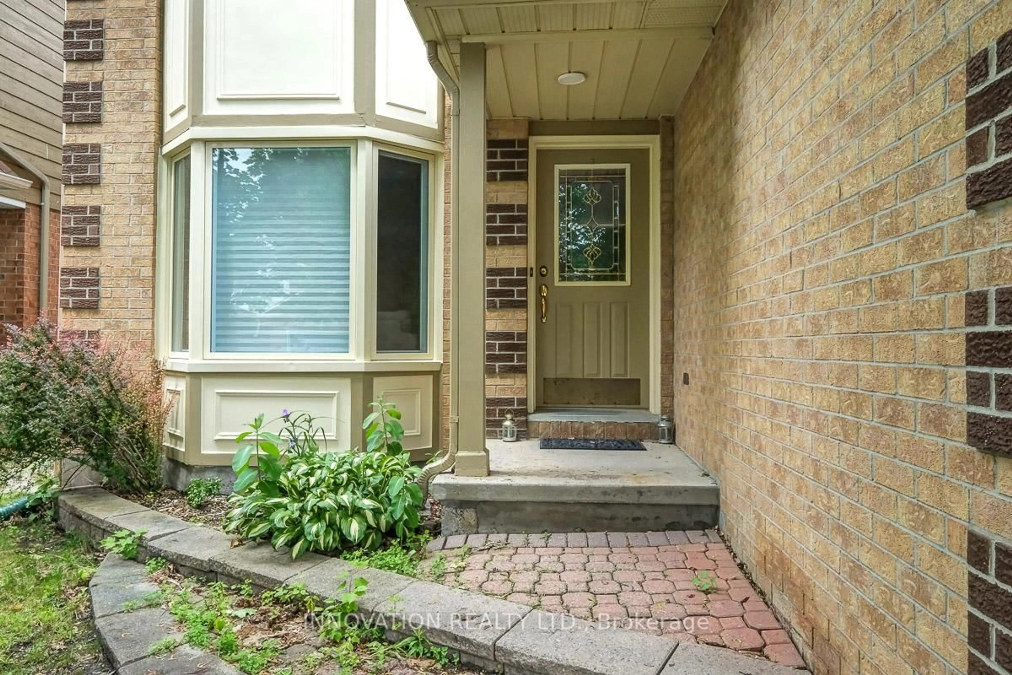 Indoor entryway for 111 Beechfern Dr, Stittsville Ontario K2S 1E3