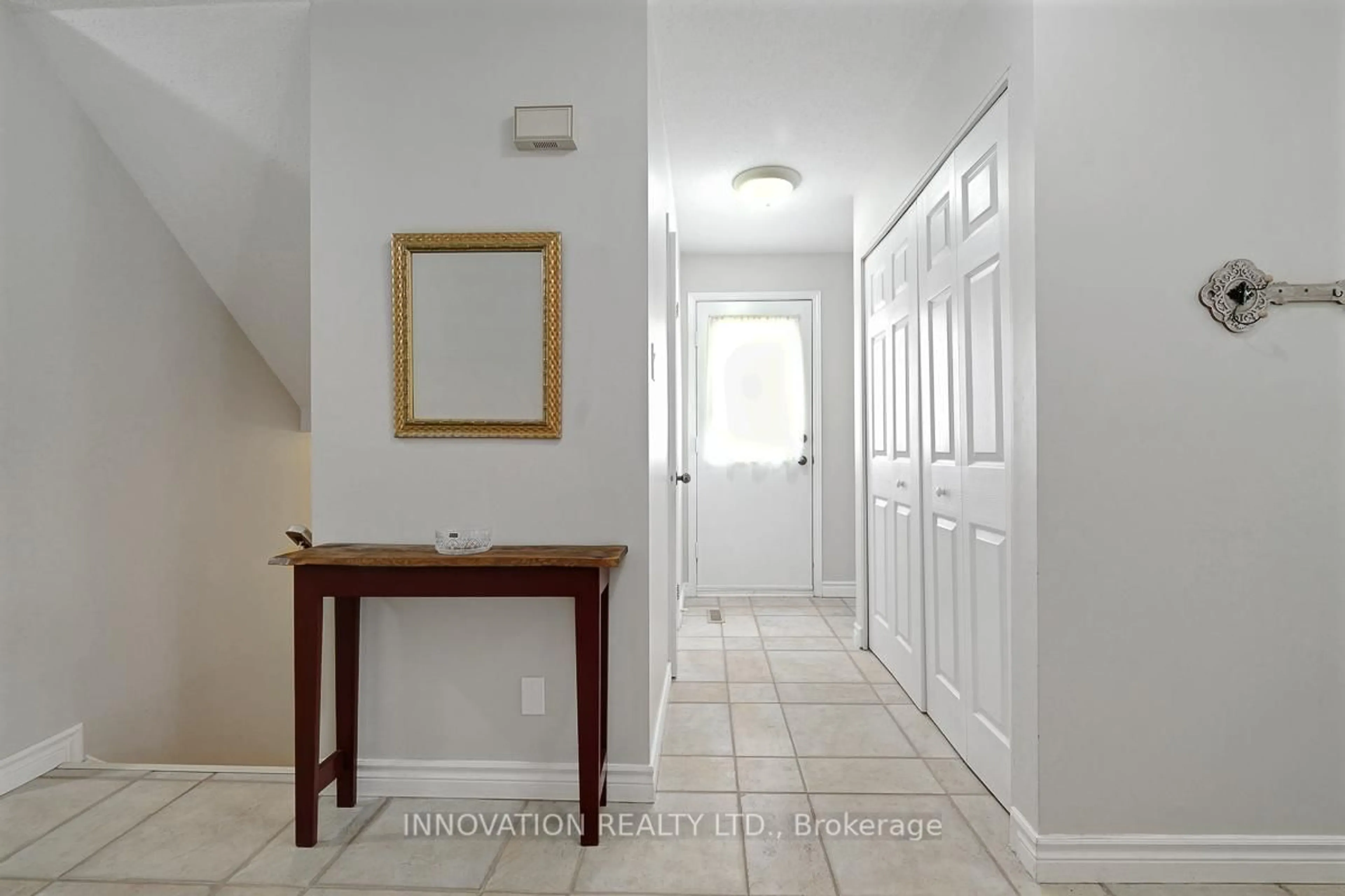 Indoor entryway for 111 Beechfern Dr, Stittsville Ontario K2S 1E3