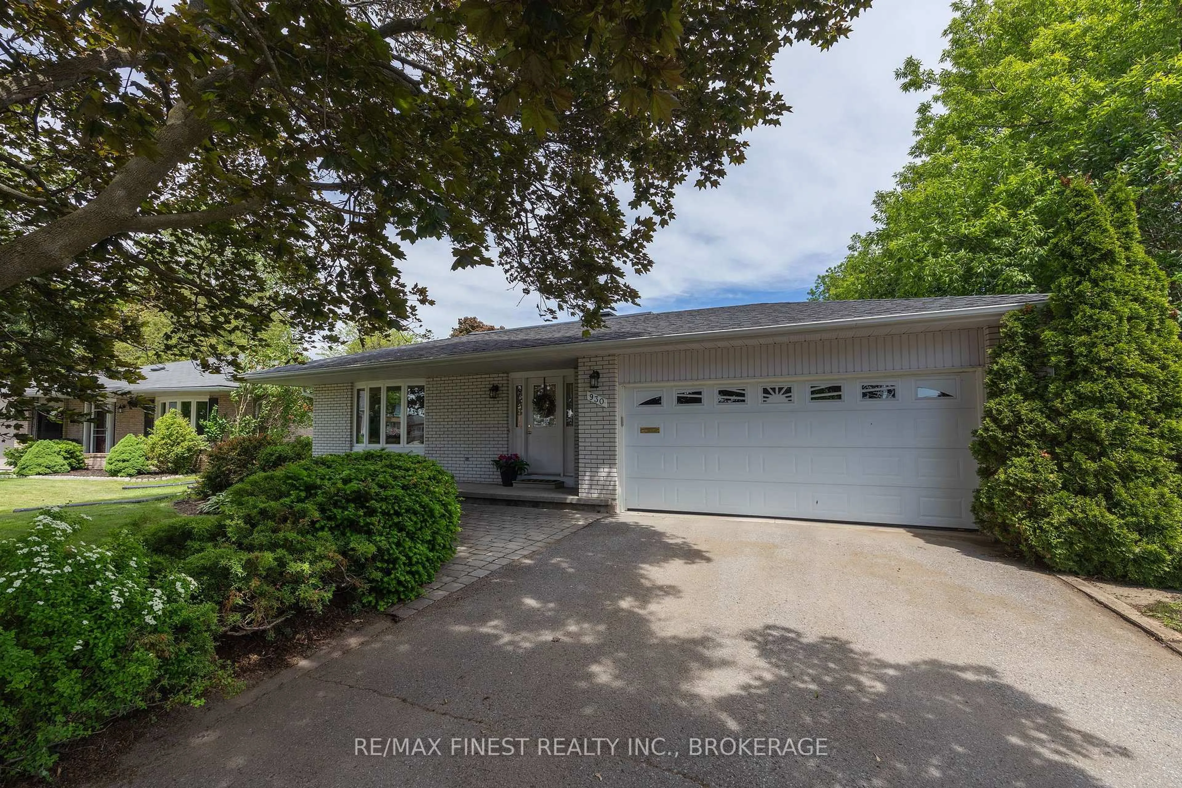 A pic from outside/outdoor area/front of a property/back of a property/a pic from drone, street for 930 Brodie Ave, Kingston Ontario K7M 4P9