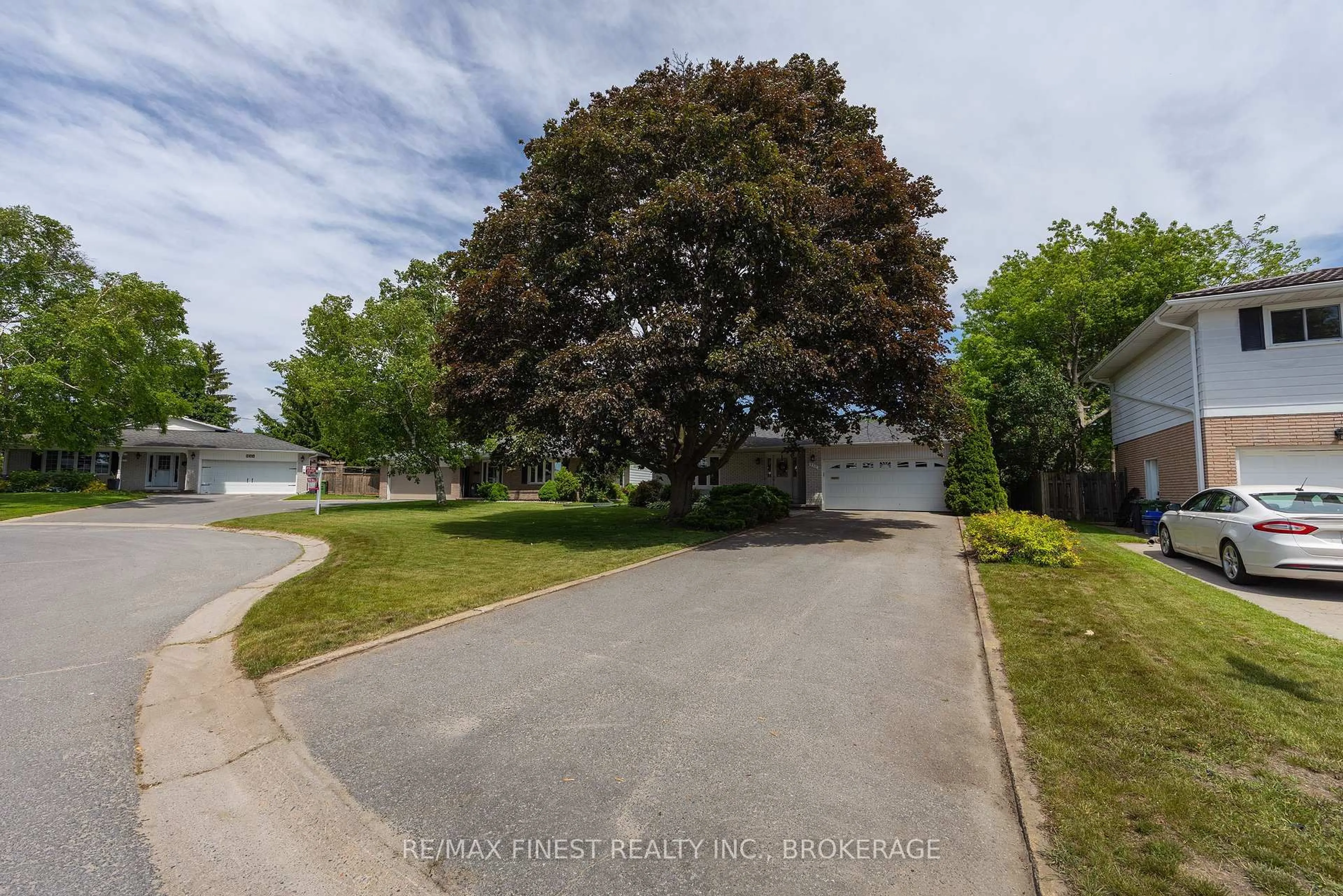 A pic from outside/outdoor area/front of a property/back of a property/a pic from drone, street for 930 Brodie Ave, Kingston Ontario K7M 4P9