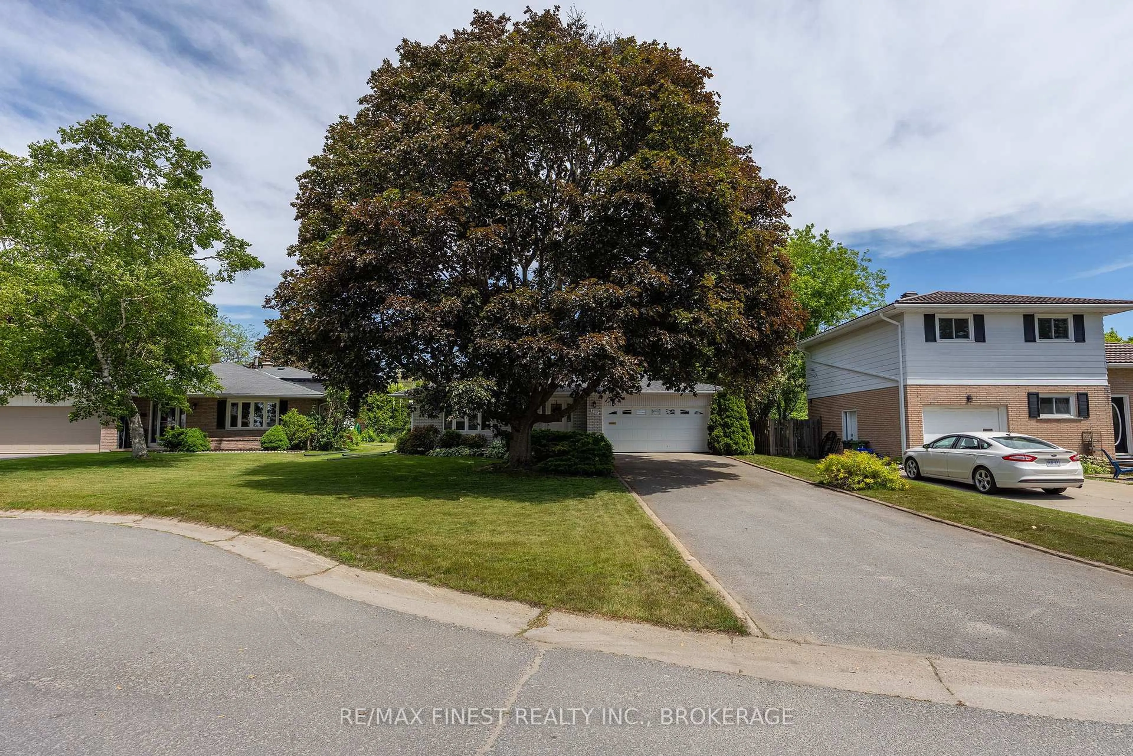 A pic from outside/outdoor area/front of a property/back of a property/a pic from drone, street for 930 Brodie Ave, Kingston Ontario K7M 4P9