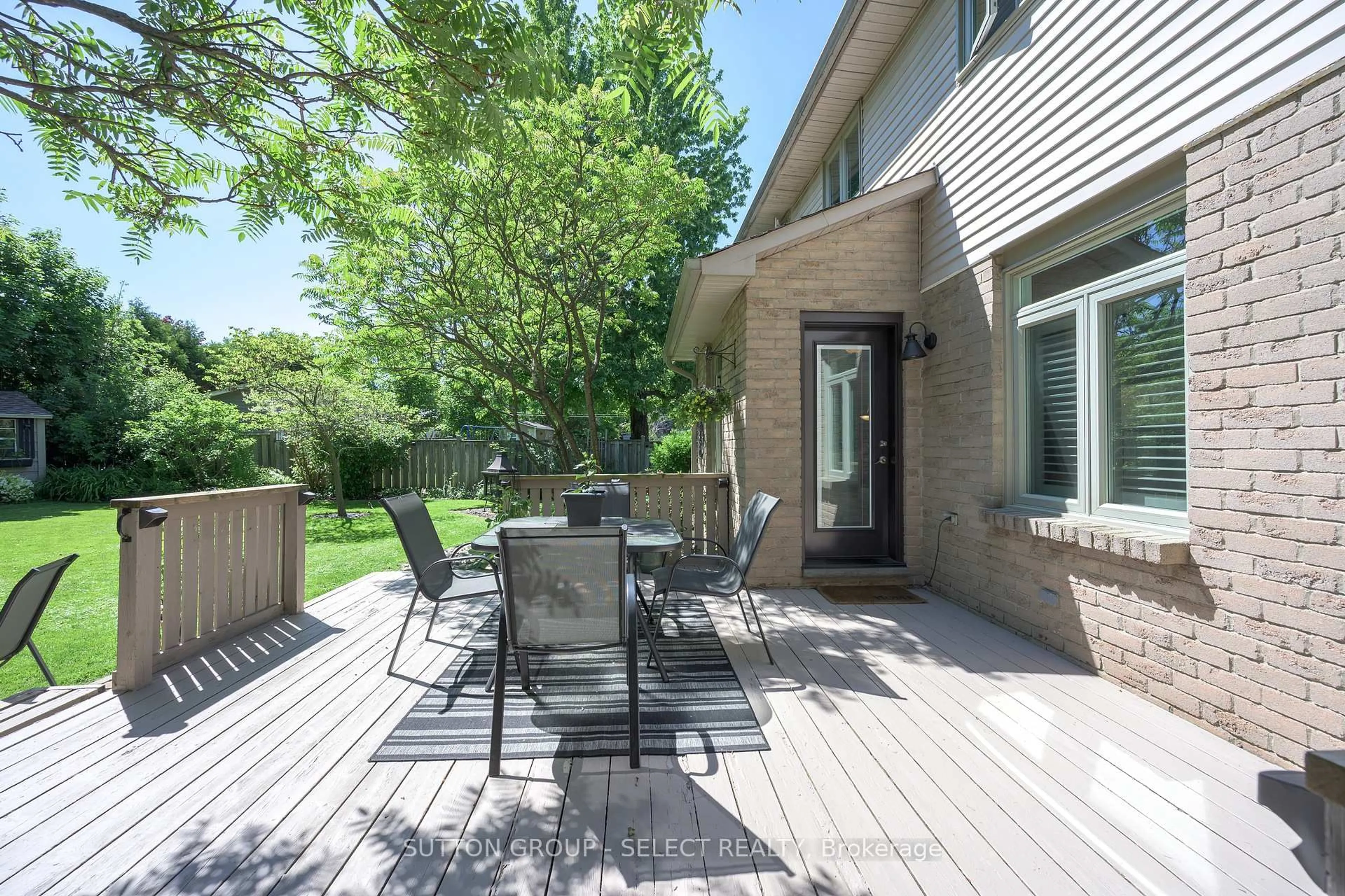 Patio, street for 12 Banting Cres, London North Ontario N6G 4G2