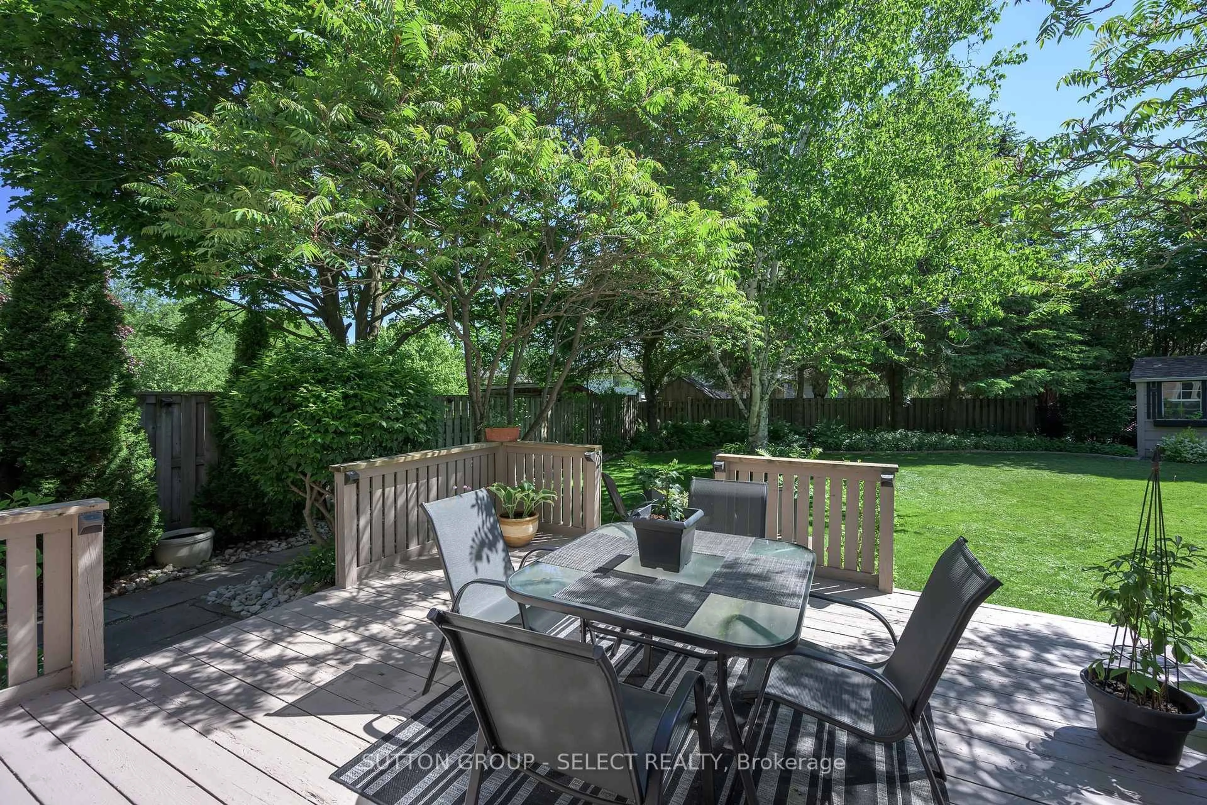 Patio, unknown for 12 Banting Cres, London North Ontario N6G 4G2