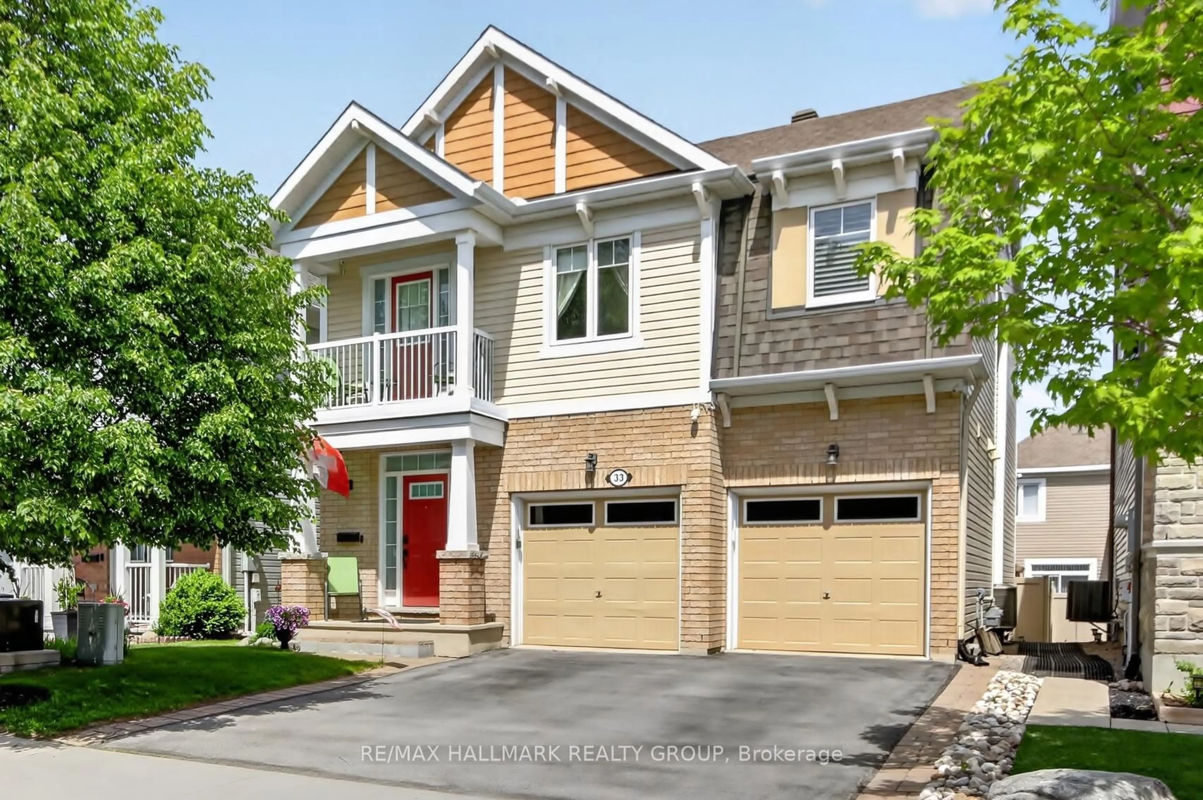Home with vinyl exterior material, street for 33 SUMMITVIEW Dr, Ottawa Ontario K2M 2V9