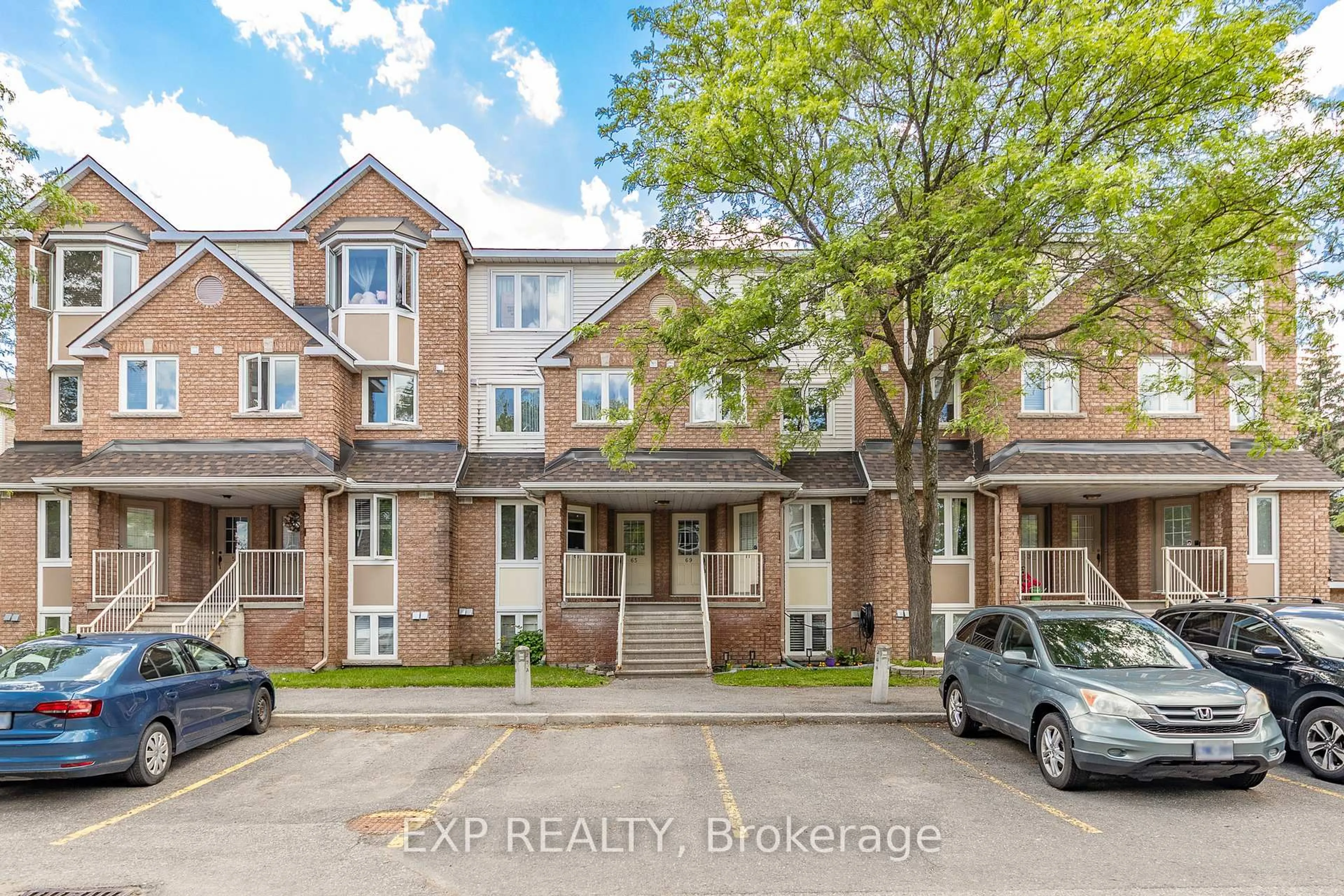 A pic from outside/outdoor area/front of a property/back of a property/a pic from drone, street for 69 Briston Private, Ottawa Ontario K1G 5P8