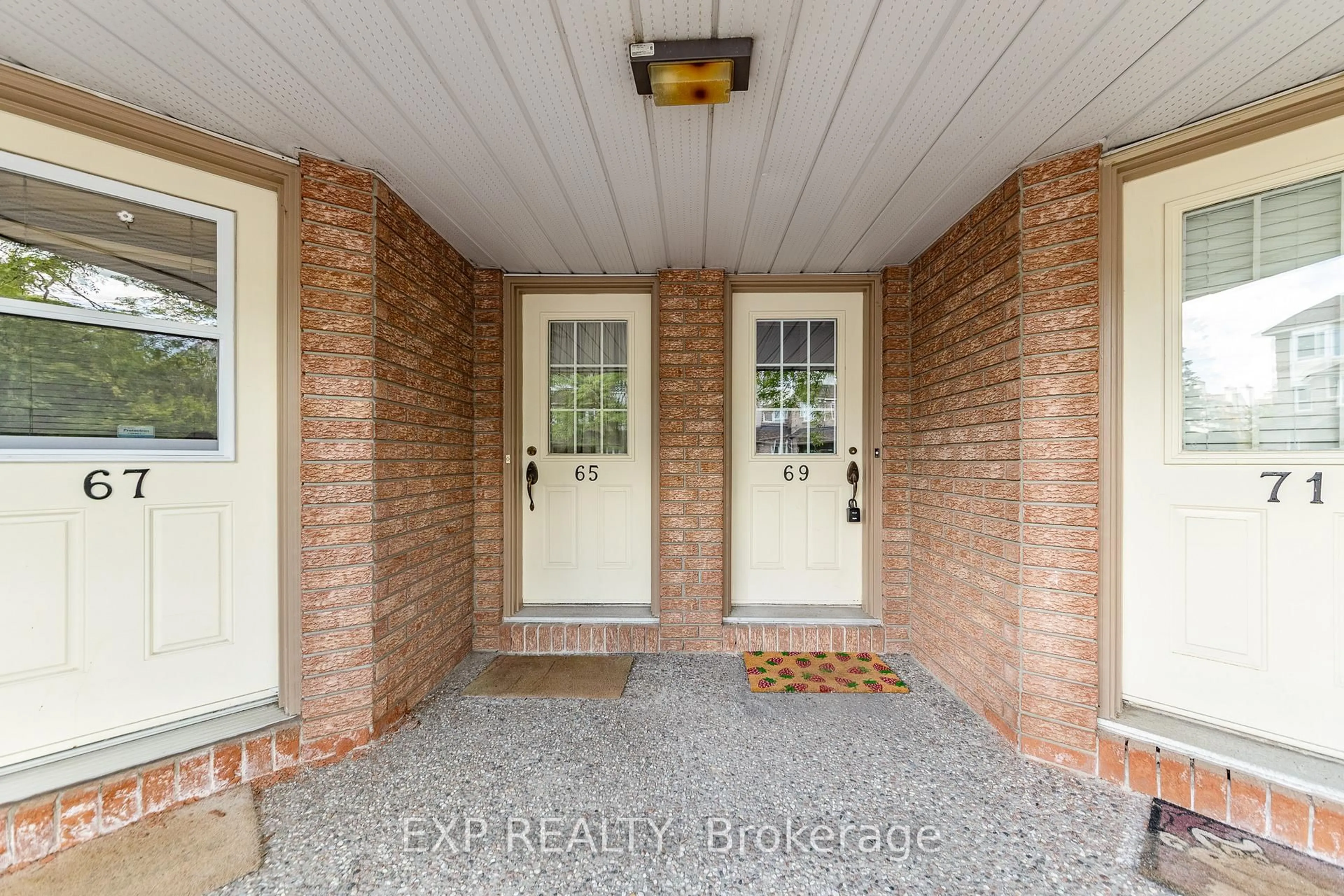 Indoor entryway for 69 Briston Private, Ottawa Ontario K1G 5P8