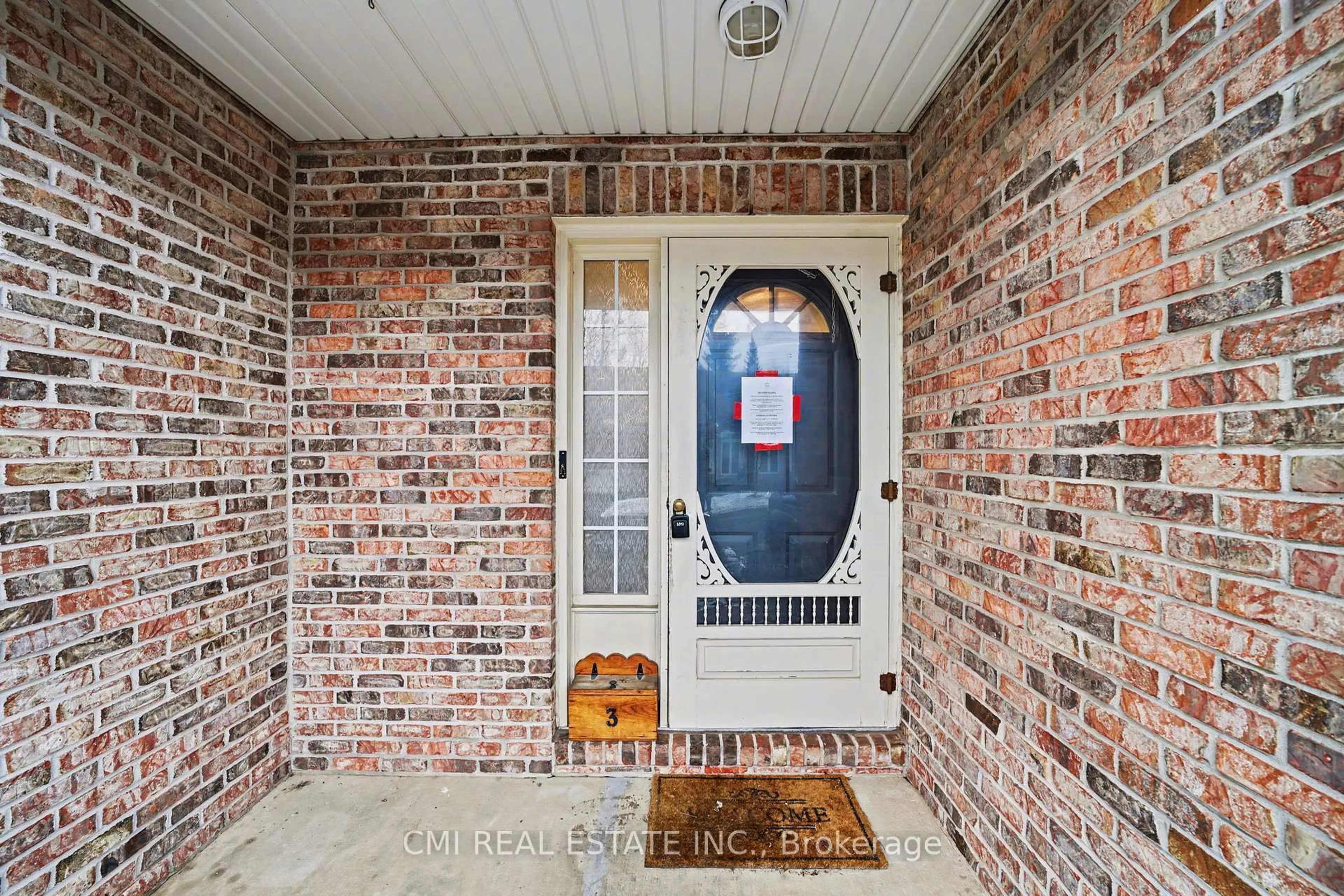 Indoor entryway for 5070 DRUMMOND Rd #3, Niagara Falls Ontario L2E 6E4