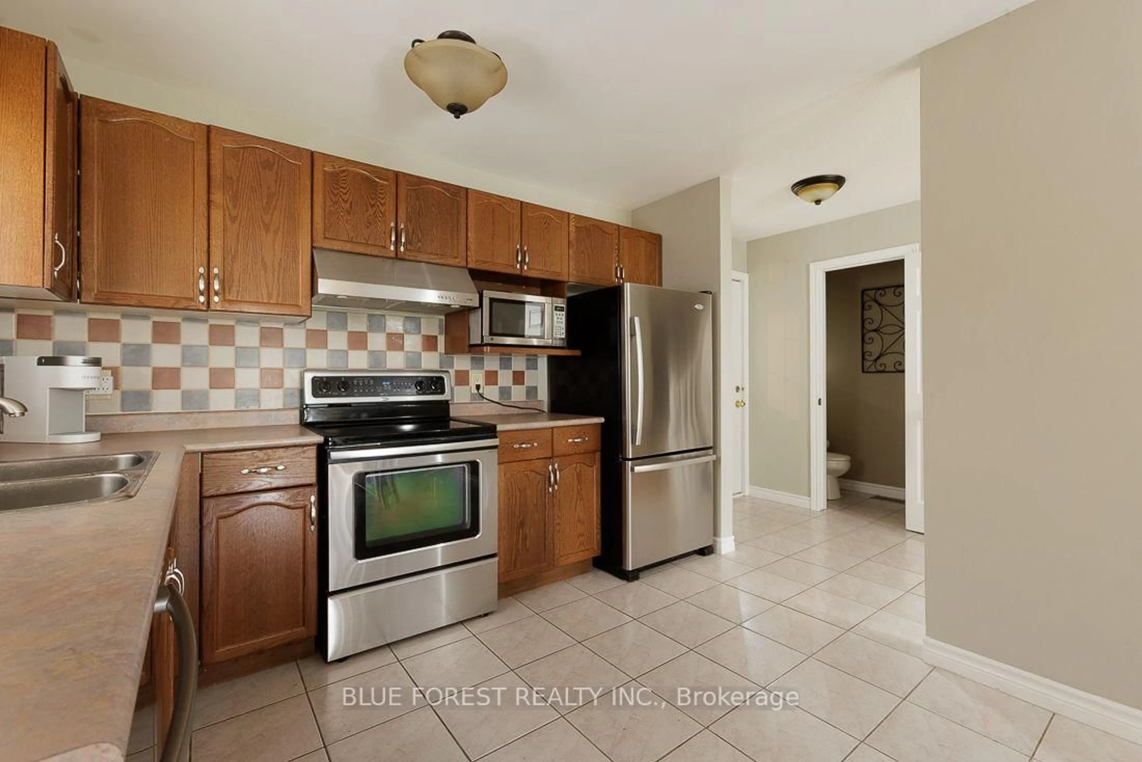 Standard kitchen, ceramic/tile floor for 163 Emerald Rd, London South Ontario N6M 1J3